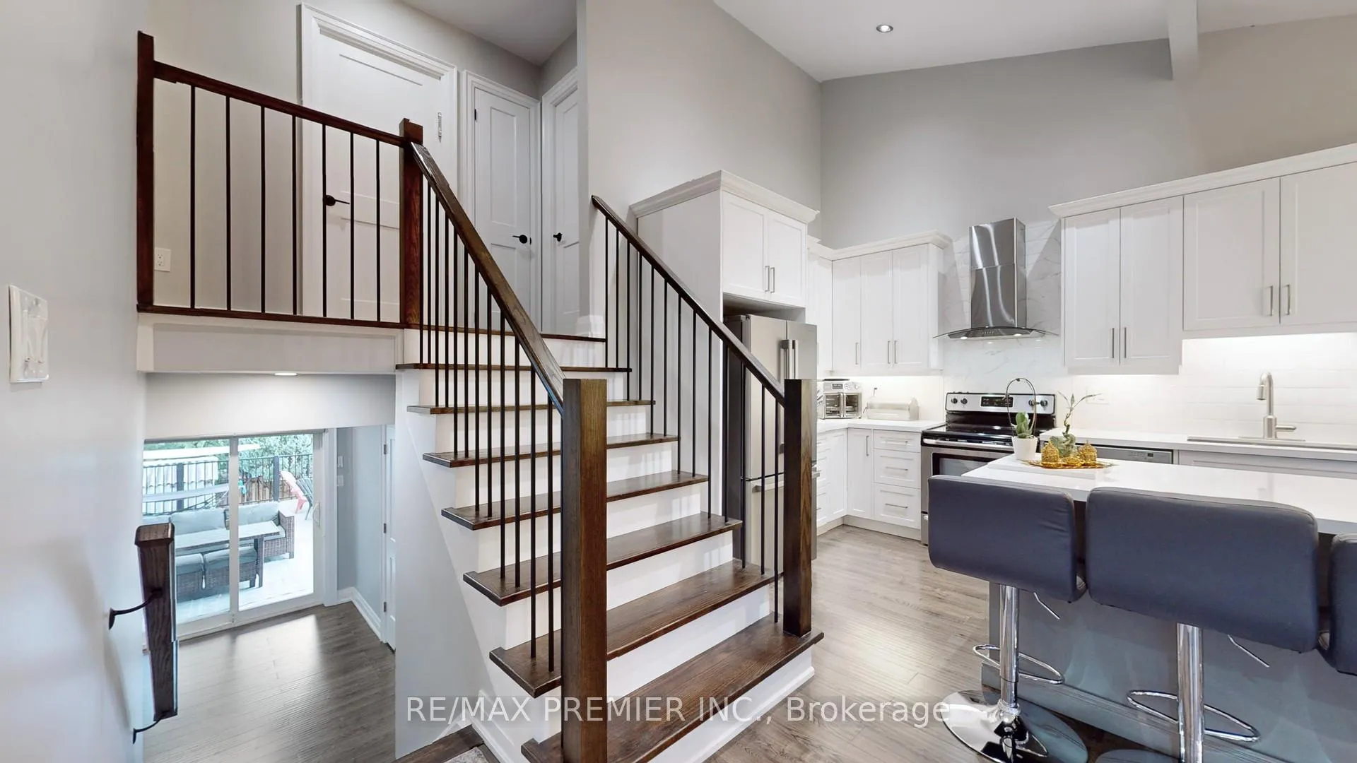 Photo 12 of 75 Fox Run, Barrie, Letitia Heights — HOMEH