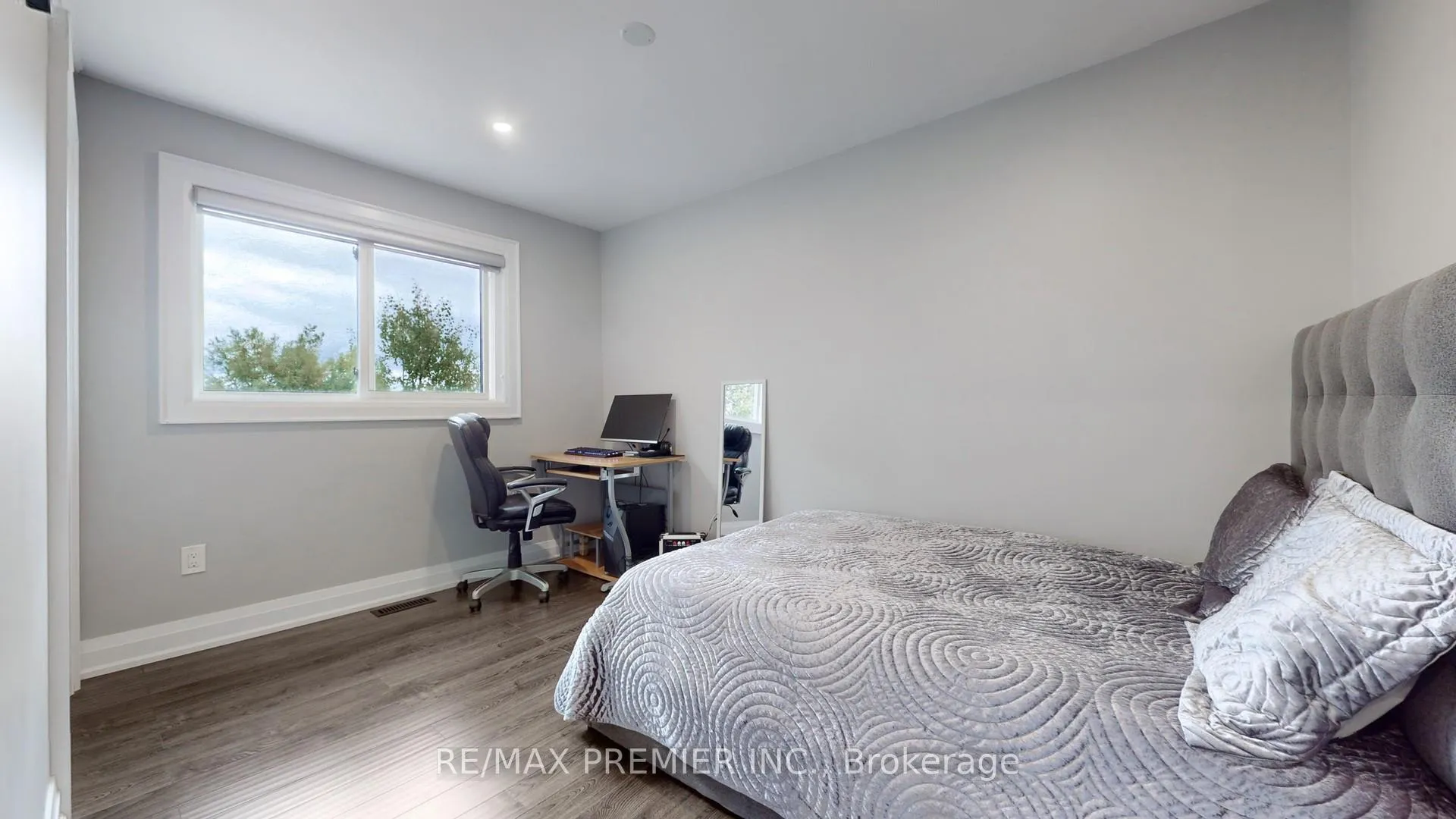 Photo 19 of 75 Fox Run, Barrie, Letitia Heights — HOMEH