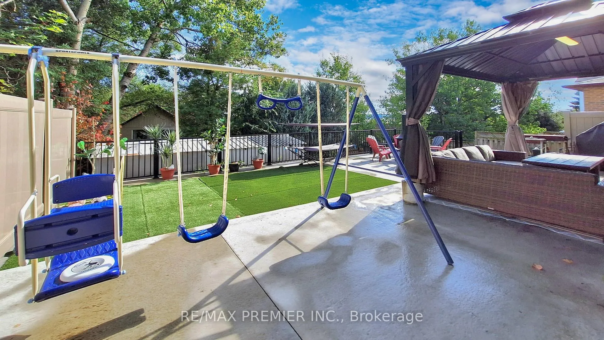 Photo 33 of 75 Fox Run, Barrie, Letitia Heights — HOMEH