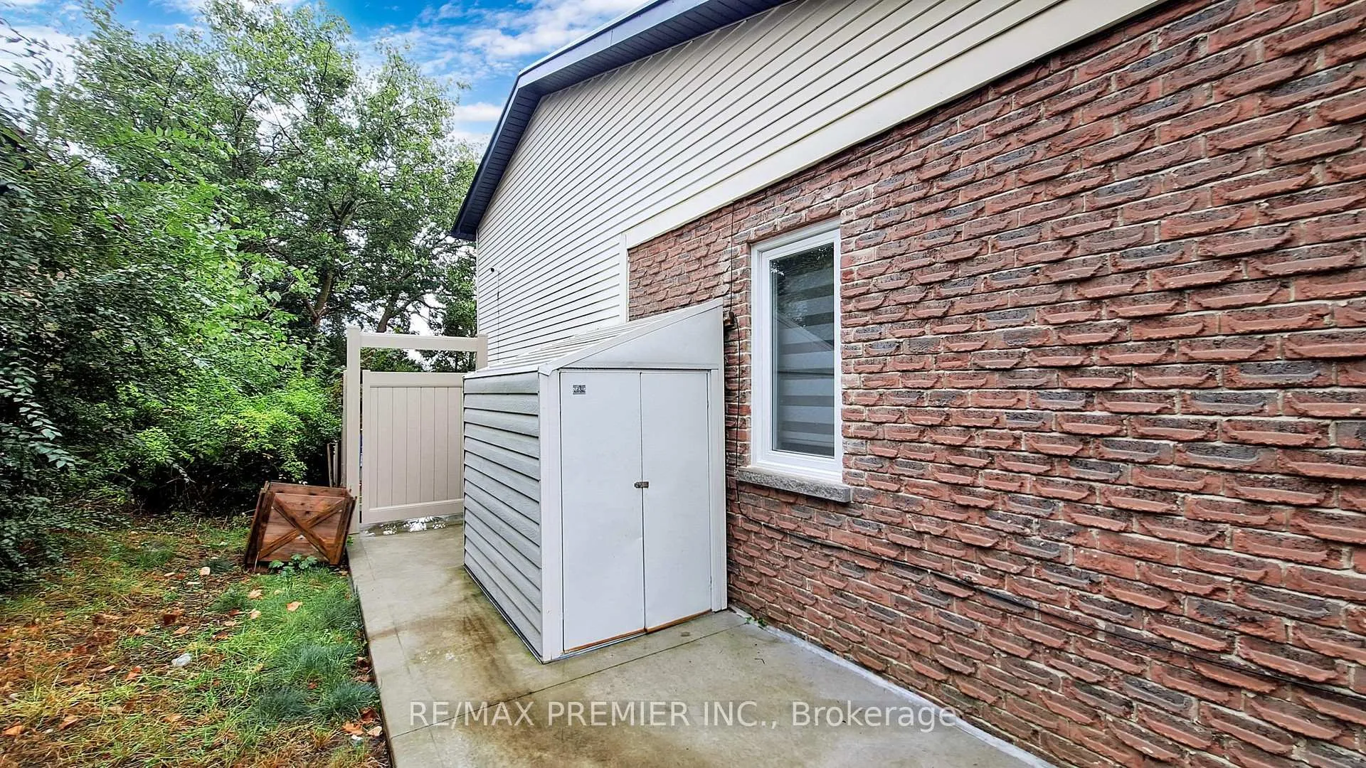 Photo 38 of 75 Fox Run, Barrie, Letitia Heights — HOMEH