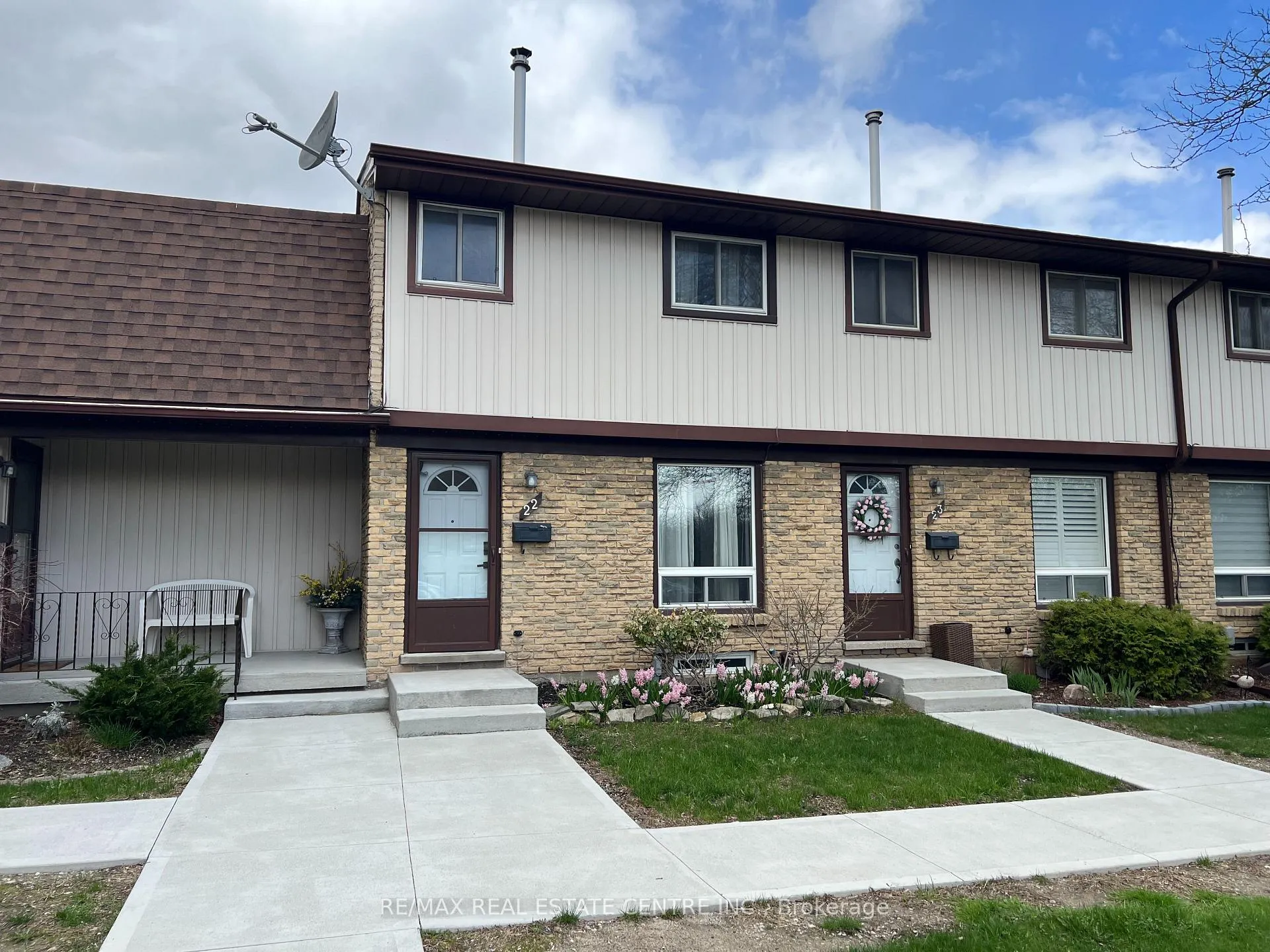 Front of Unit 22, 210 Glamis Road