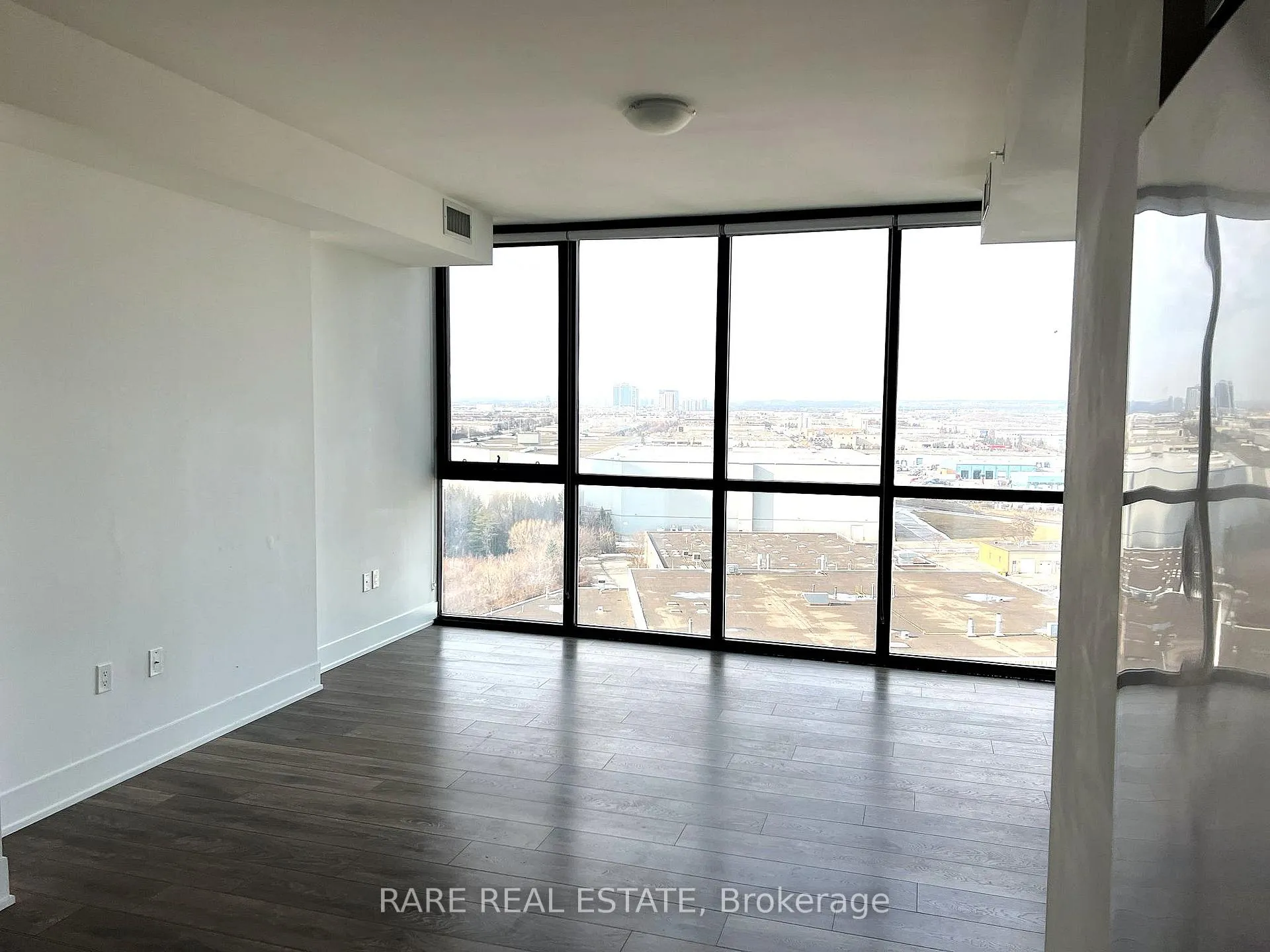 Photo 8 of Unit 1308, 2916 Highway 7 Road, Vaughan, Concord — HOMEH