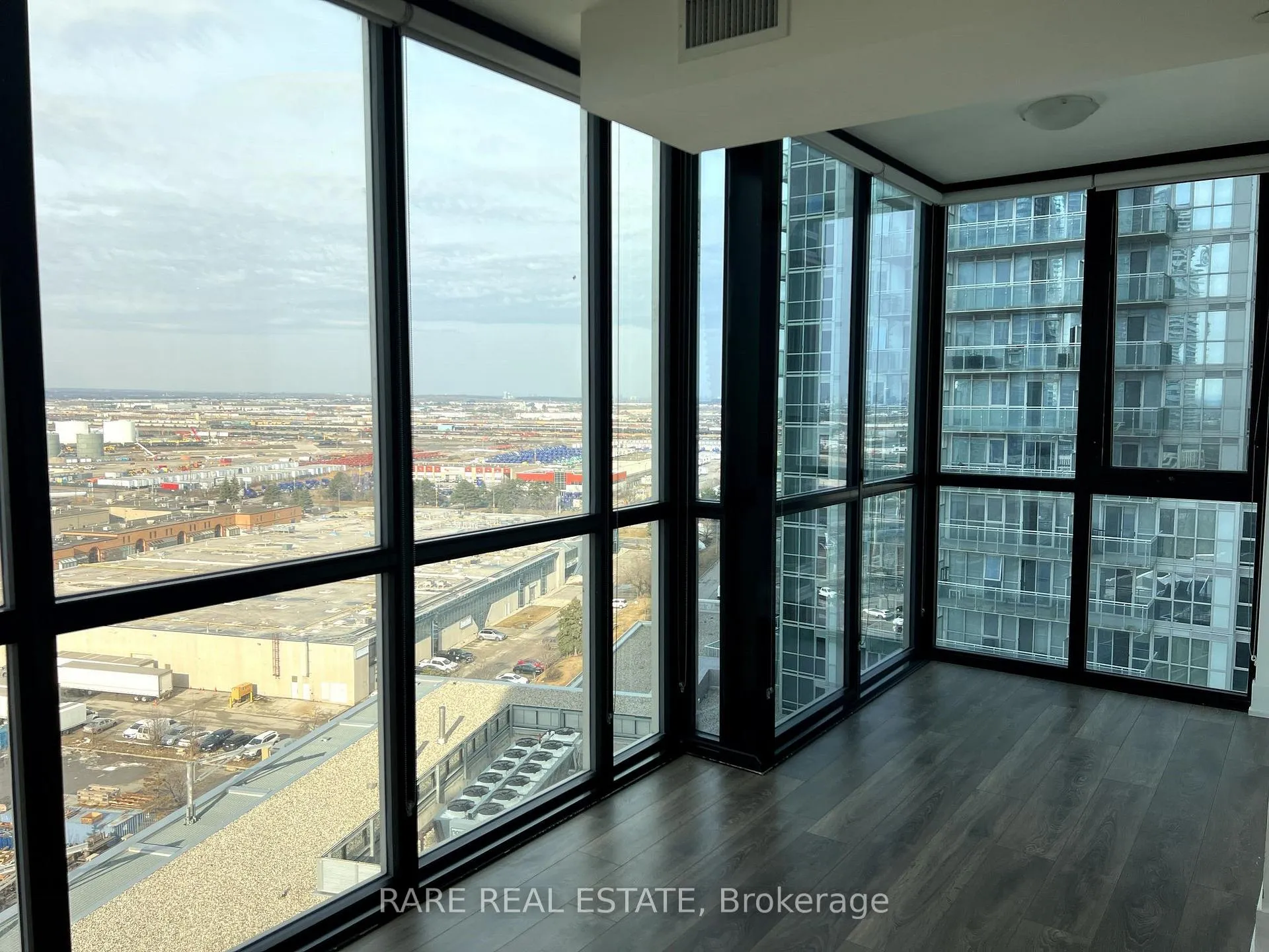 Photo 9 of Unit 1308, 2916 Highway 7 Road, Vaughan, Concord — HOMEH