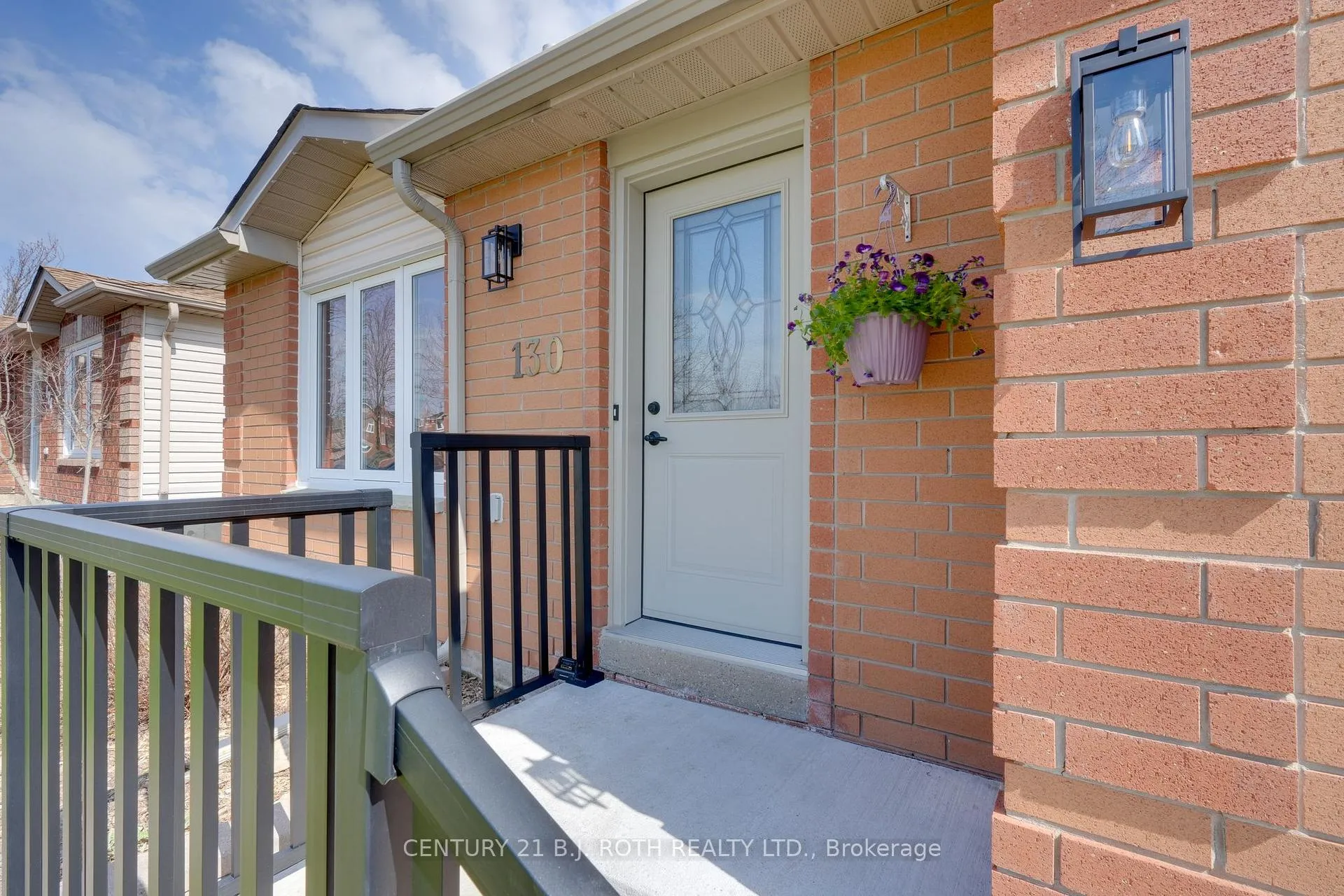 Photo 3 of 130 Athabaska Road, Barrie, Holly — HOMEH