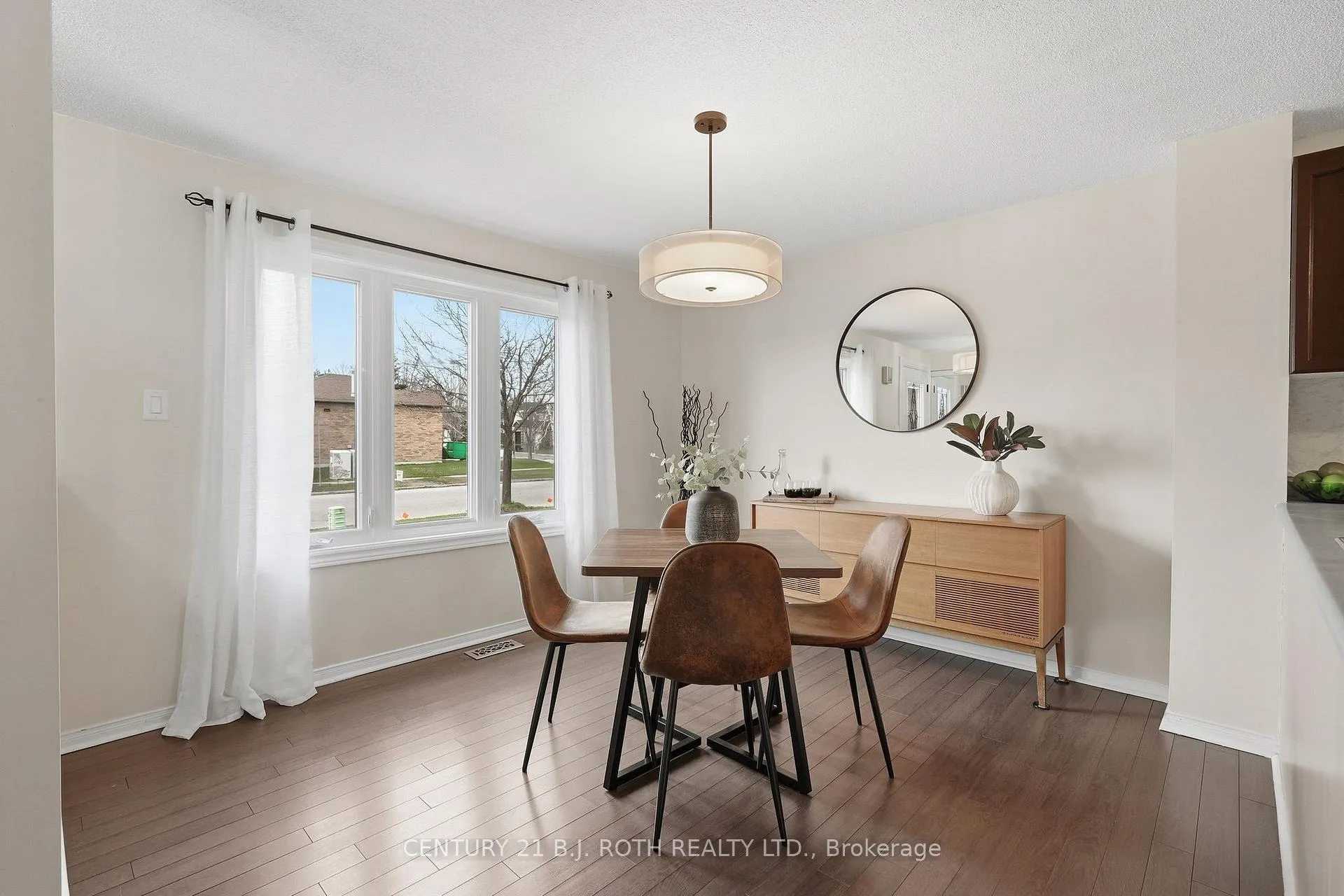 Photo 6 of 130 Athabaska Road, Barrie, Holly — HOMEH