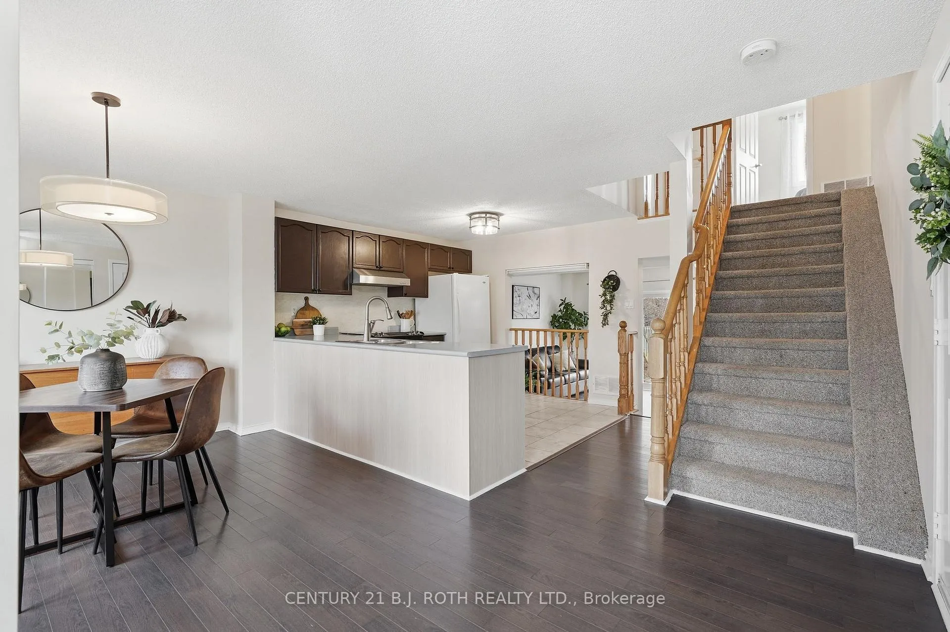 Photo 7 of 130 Athabaska Road, Barrie, Holly — HOMEH
