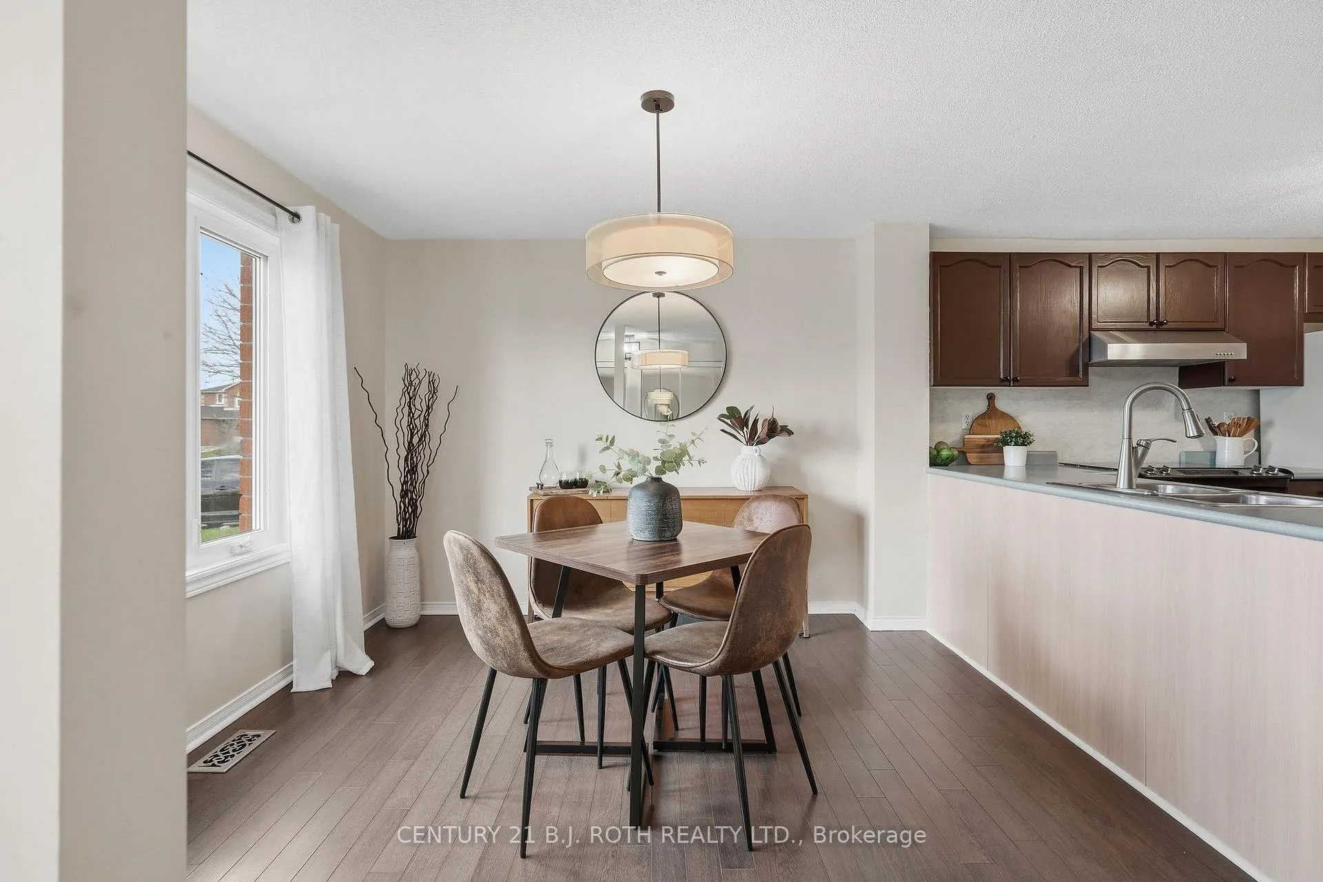 Photo 8 of 130 Athabaska Road, Barrie, Holly — HOMEH