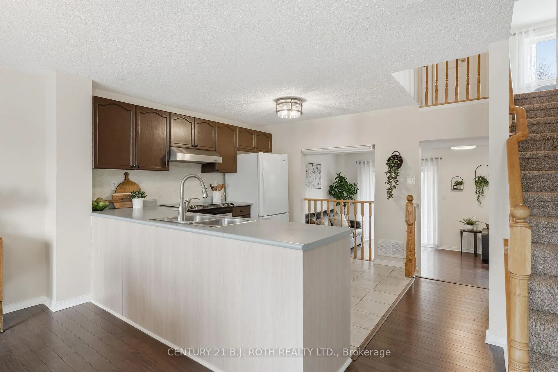 Photo 9 of 130 Athabaska Road, Barrie, Holly — HOMEH