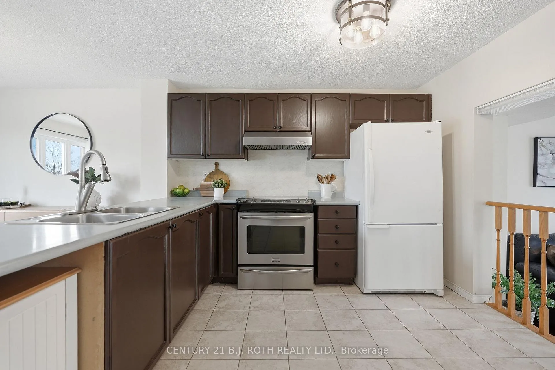 Photo 10 of 130 Athabaska Road, Barrie, Holly — HOMEH