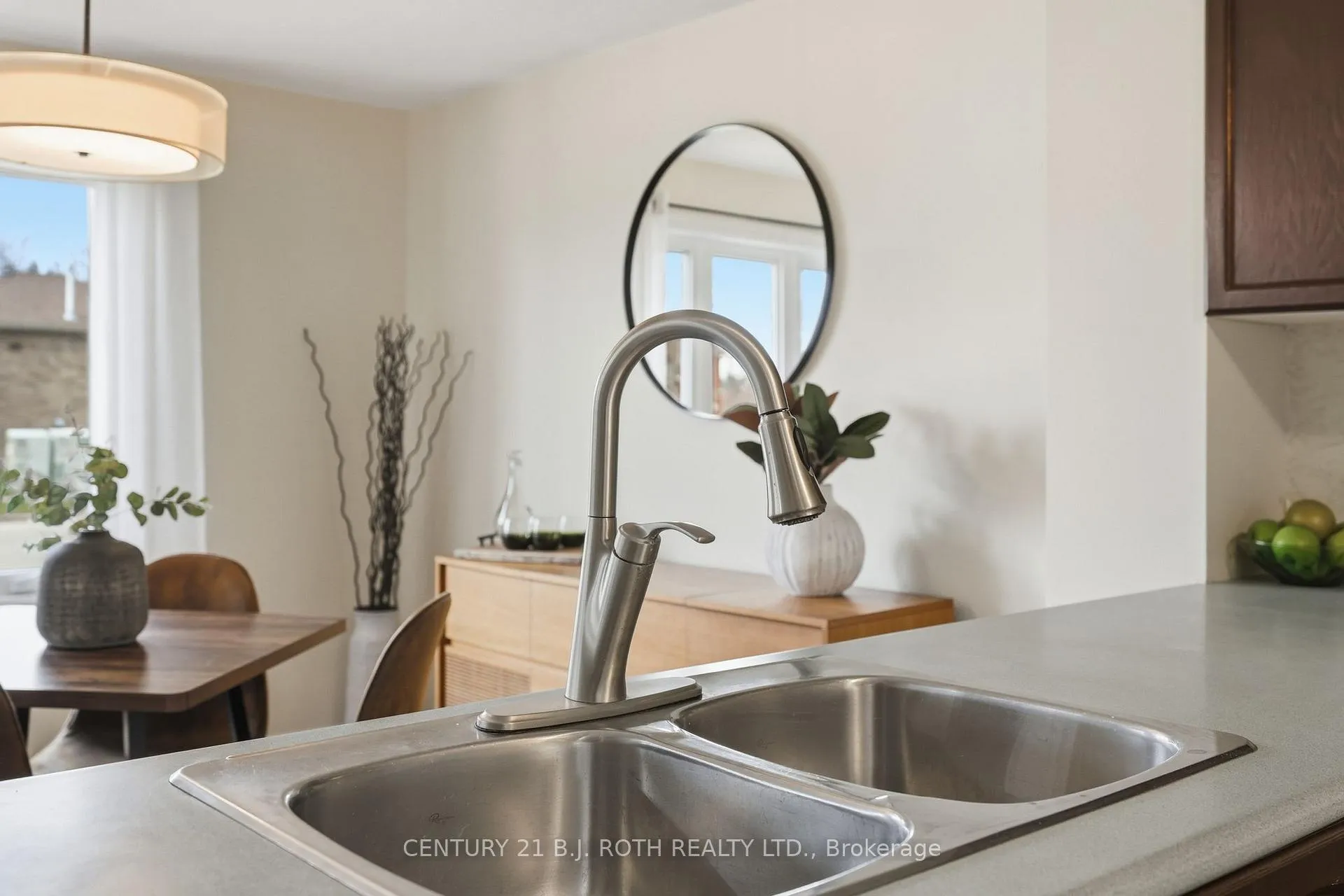 Photo 11 of 130 Athabaska Road, Barrie, Holly — HOMEH