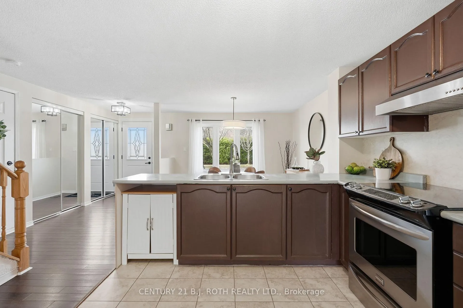 Photo 12 of 130 Athabaska Road, Barrie, Holly — HOMEH