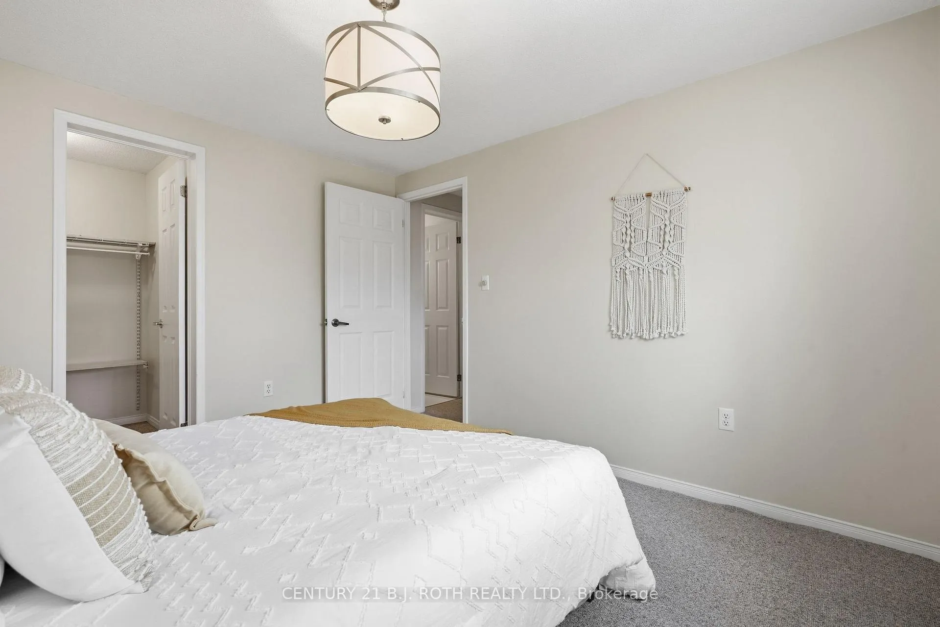 Photo 19 of 130 Athabaska Road, Barrie, Holly — HOMEH