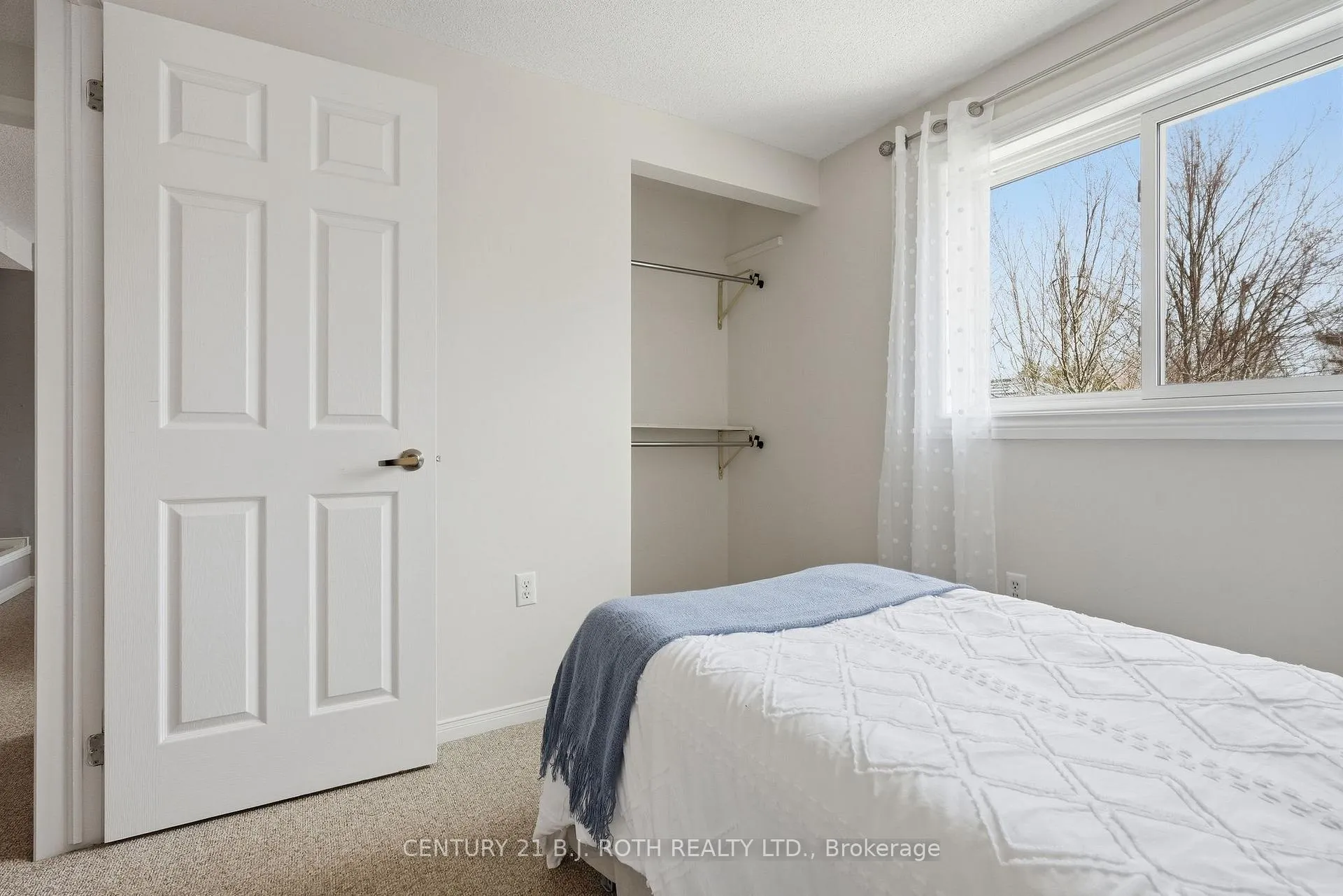 Photo 23 of 130 Athabaska Road, Barrie, Holly — HOMEH