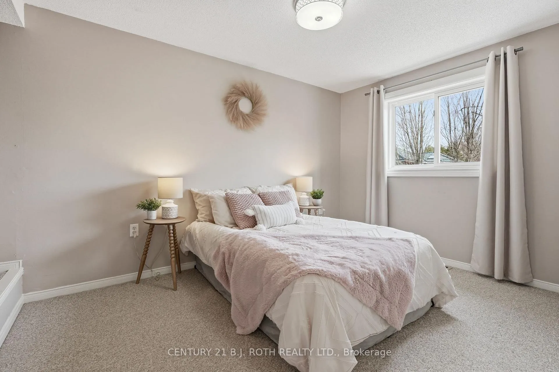 Photo 24 of 130 Athabaska Road, Barrie, Holly — HOMEH