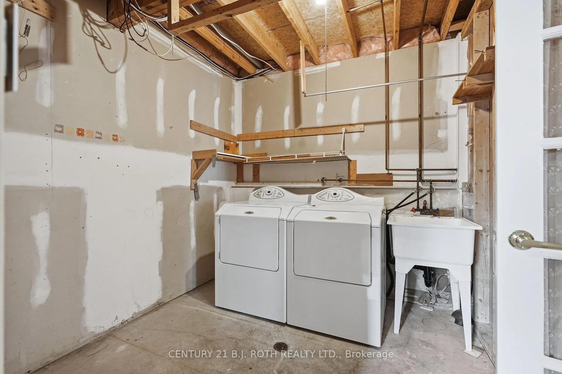 Photo 28 of 130 Athabaska Road, Barrie, Holly — HOMEH