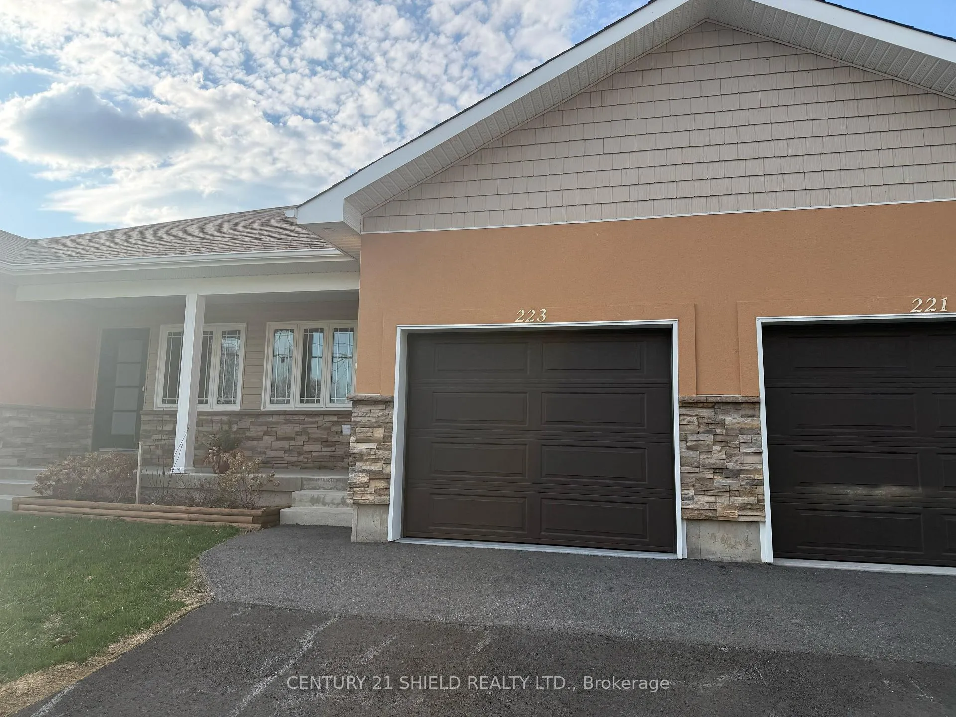 Photo 2 of 223 Third Street W, Cornwall — HOMEH