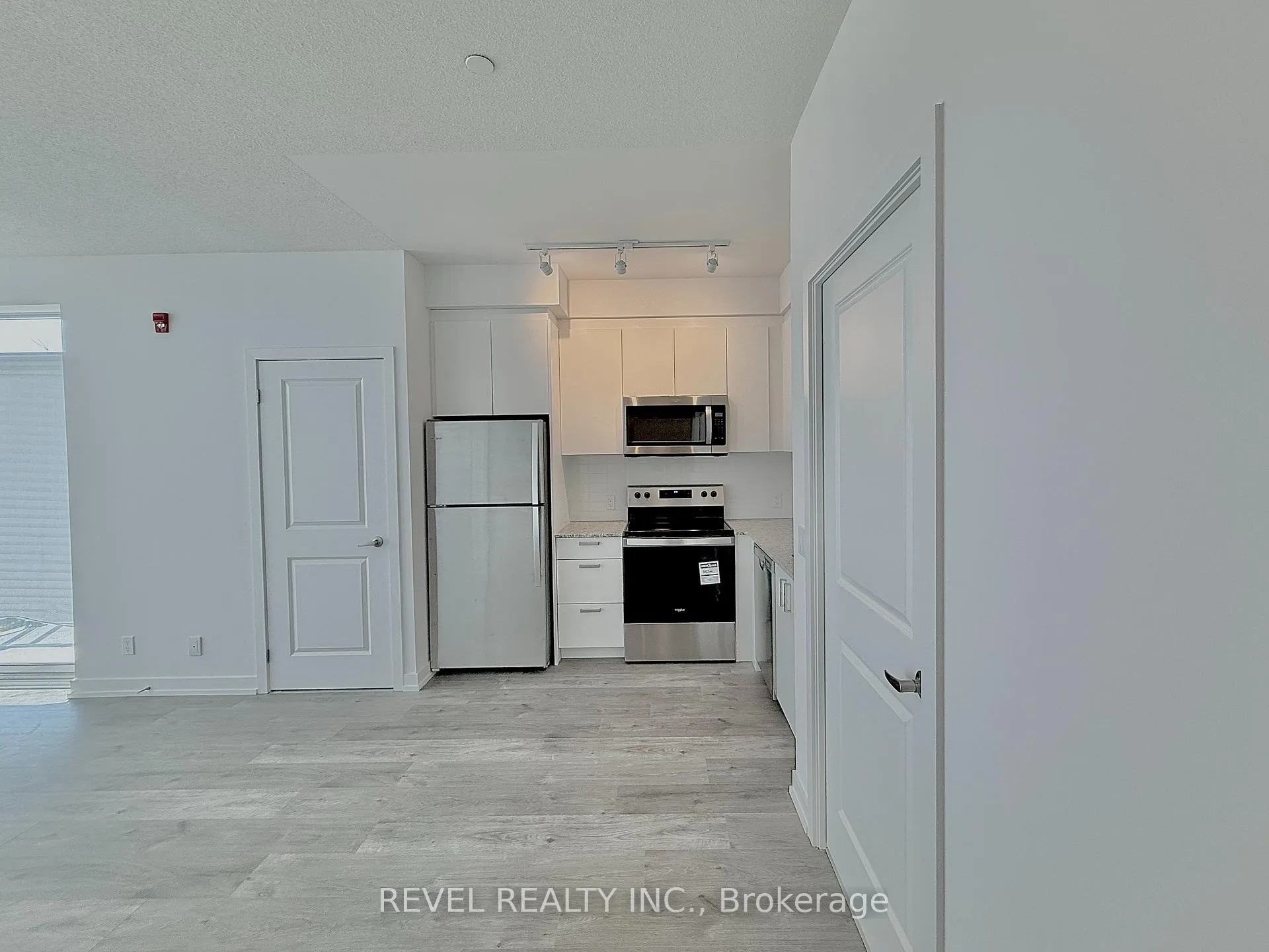 Photo 5 of Unit 318, 1010 Dundas Street E, Whitby, Pringle Creek — HOMEH