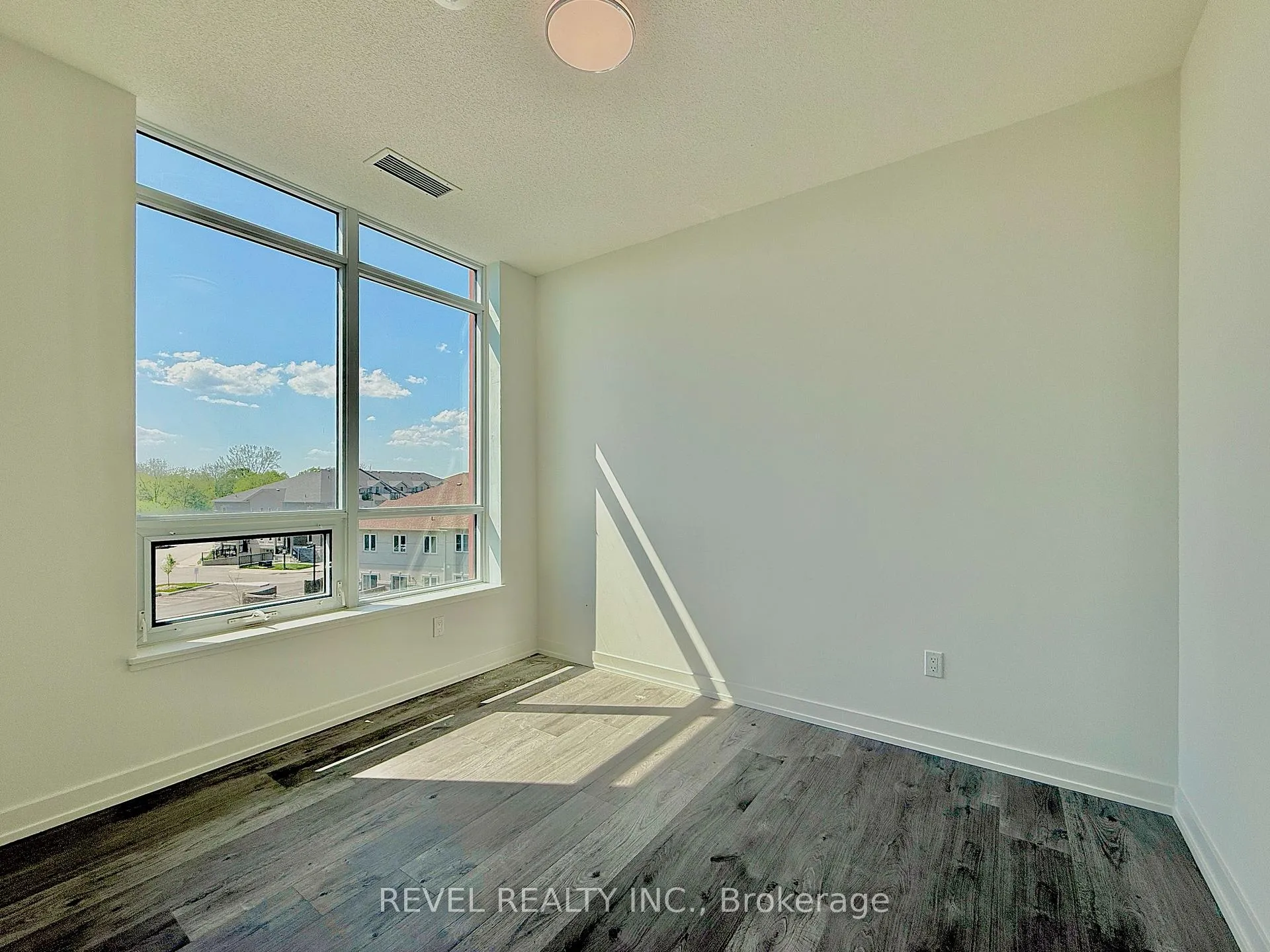 Photo 16 of Unit 318, 1010 Dundas Street E, Whitby, Pringle Creek — HOMEH