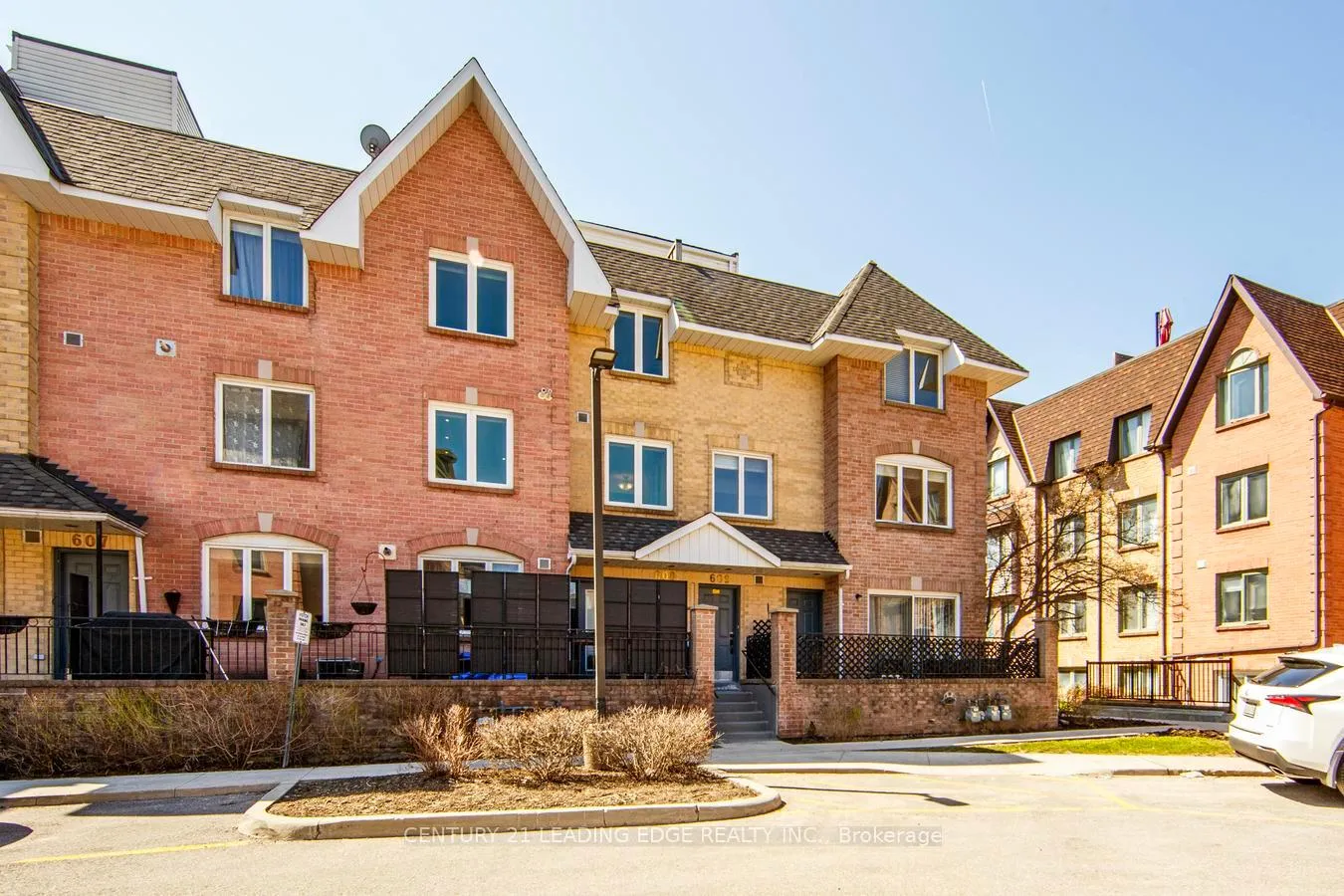 Photo 2 of Unit 608, 75 Weldrick Road E, Richmond Hill, Observatory — HOMEH