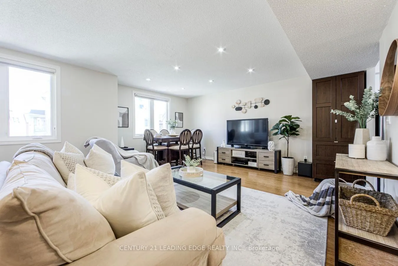 Photo 6 of Unit 608, 75 Weldrick Road E, Richmond Hill, Observatory — HOMEH
