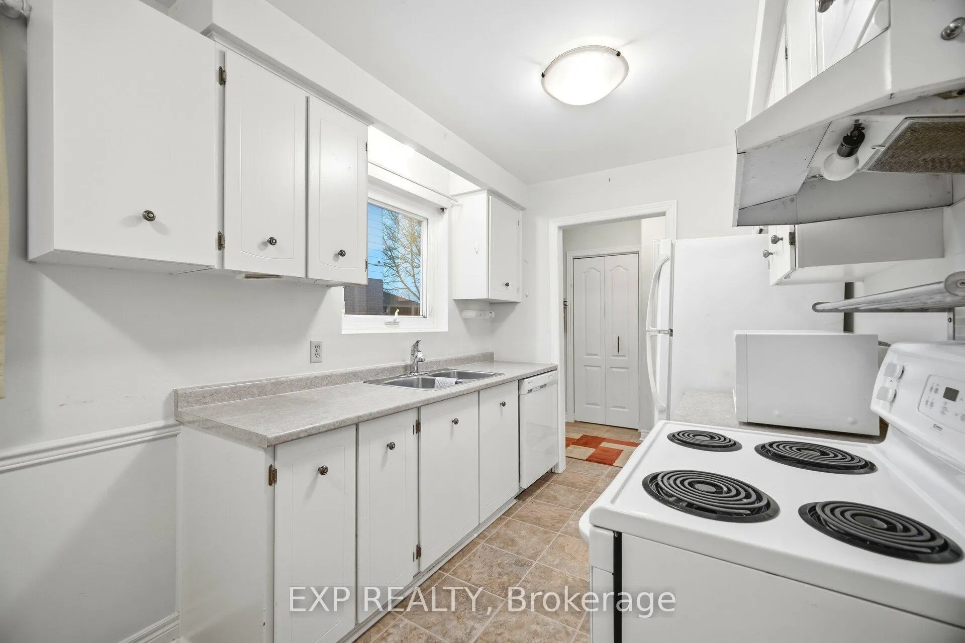 Photo 5 of 107 Archdekin Drive, Brampton, Queen Street Corridor — HOMEH