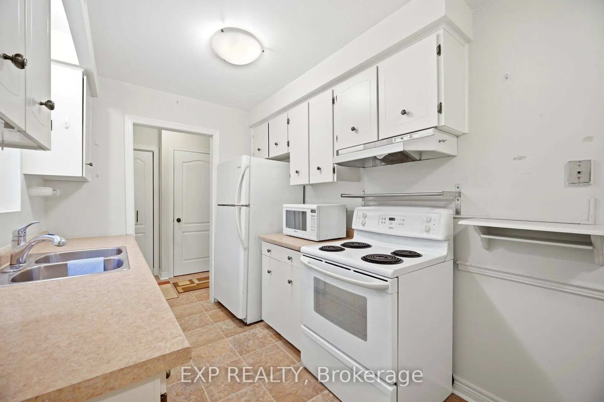 Photo 6 of 107 Archdekin Drive, Brampton, Queen Street Corridor — HOMEH