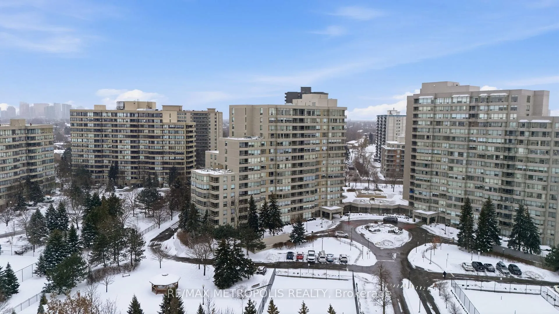 Photo 3 of Unit 1501, 11 Townsgate Drive, Vaughan, Crestwood-Springfarm-Yorkhill — HOMEH