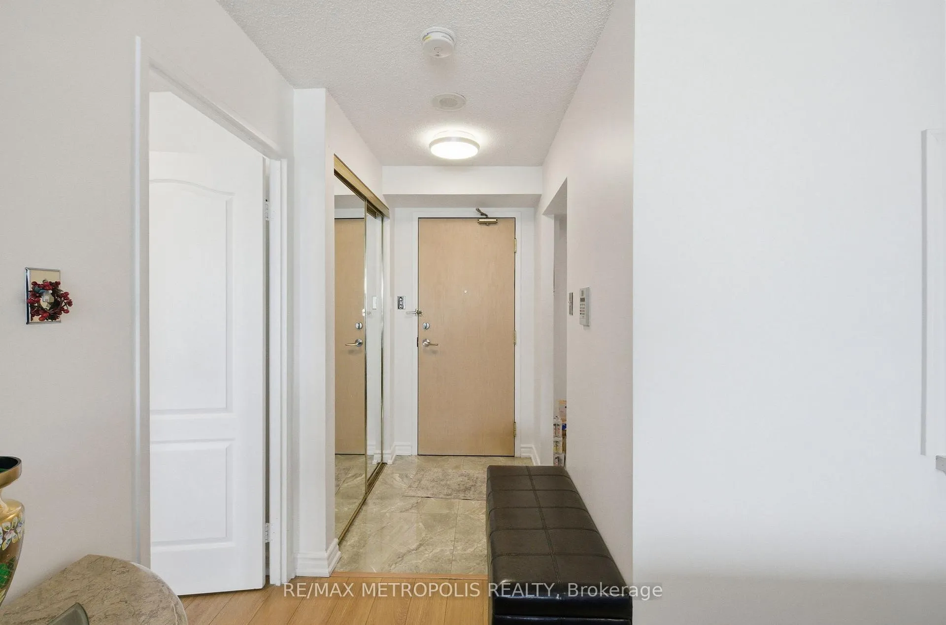 Photo 6 of Unit 1501, 11 Townsgate Drive, Vaughan, Crestwood-Springfarm-Yorkhill — HOMEH