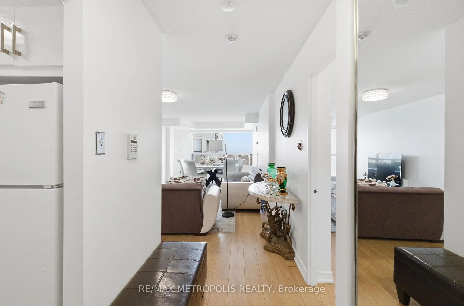 Photo 7 of Unit 1501, 11 Townsgate Drive, Vaughan, Crestwood-Springfarm-Yorkhill — HOMEH