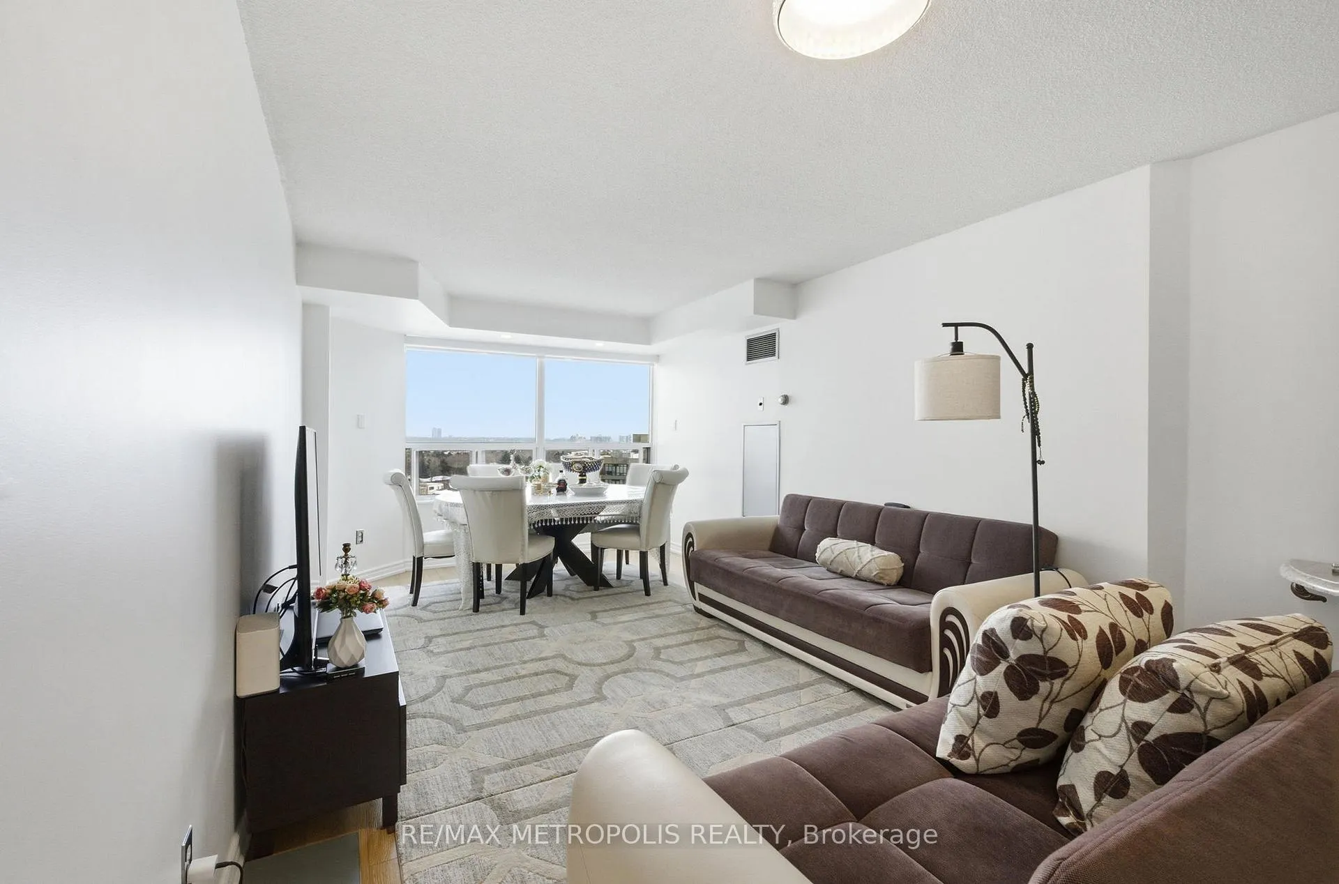Photo 8 of Unit 1501, 11 Townsgate Drive, Vaughan, Crestwood-Springfarm-Yorkhill — HOMEH