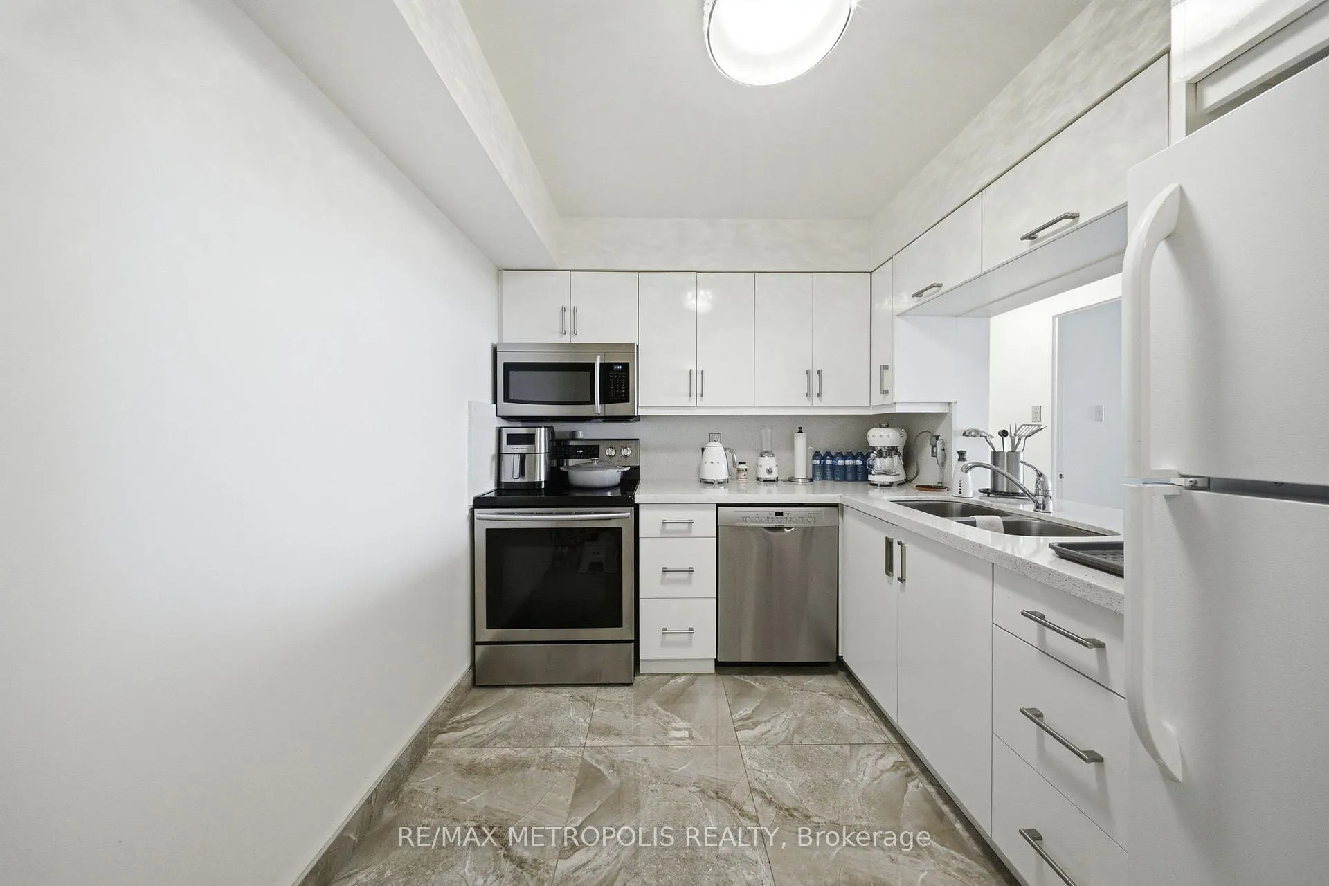 Photo 14 of Unit 1501, 11 Townsgate Drive, Vaughan, Crestwood-Springfarm-Yorkhill — HOMEH
