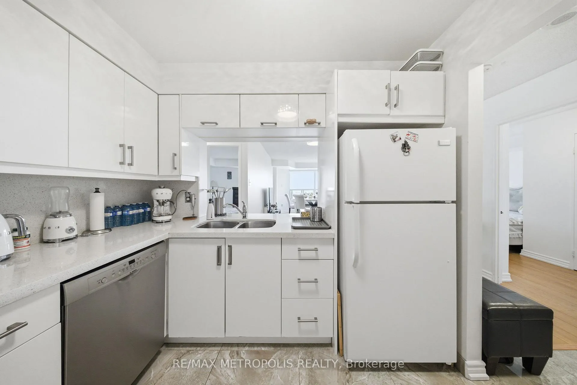 Photo 15 of Unit 1501, 11 Townsgate Drive, Vaughan, Crestwood-Springfarm-Yorkhill — HOMEH