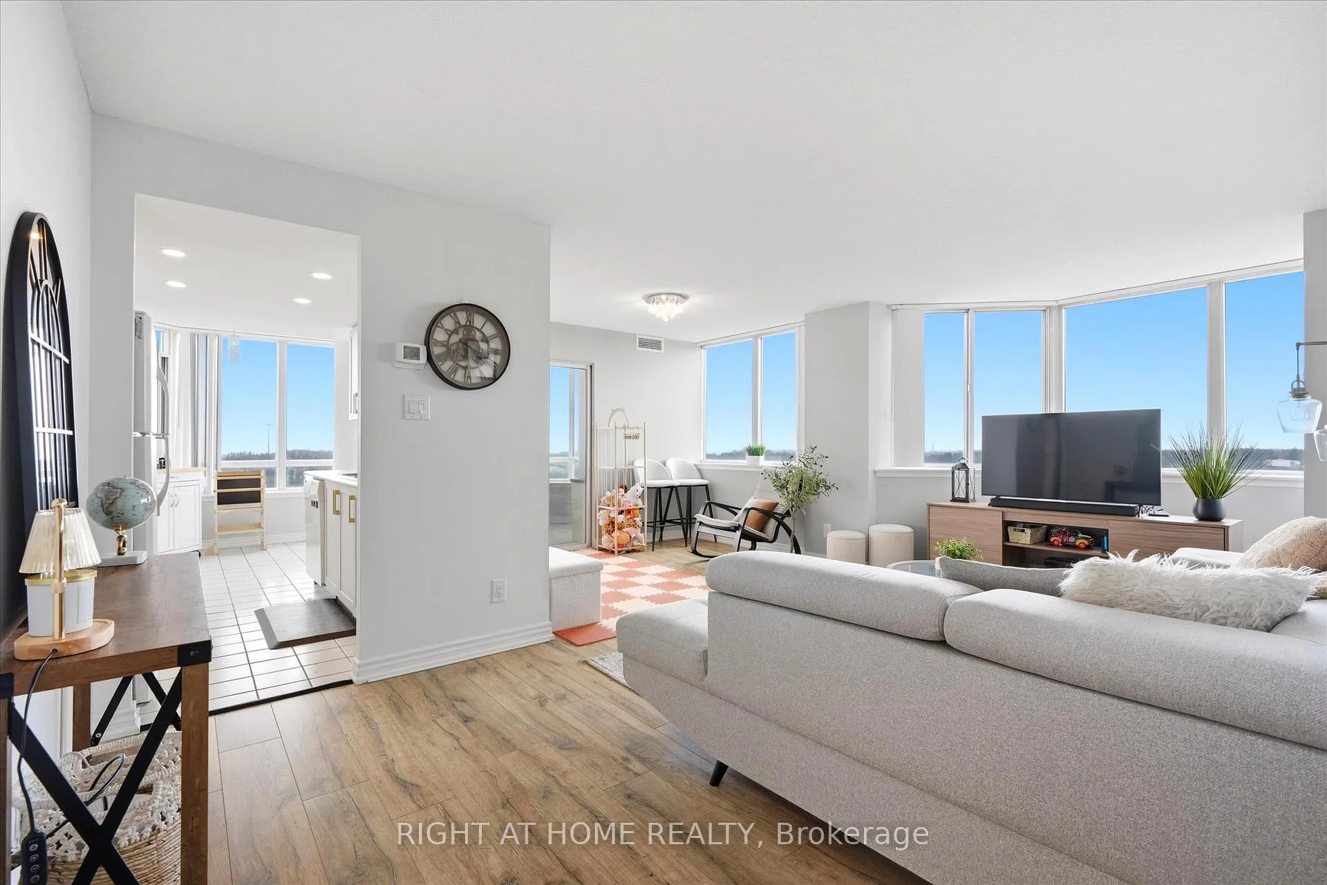 Photo 6 of Unit 824, 11753 Sheppard Avenue E, Scarborough, Rouge — HOMEH