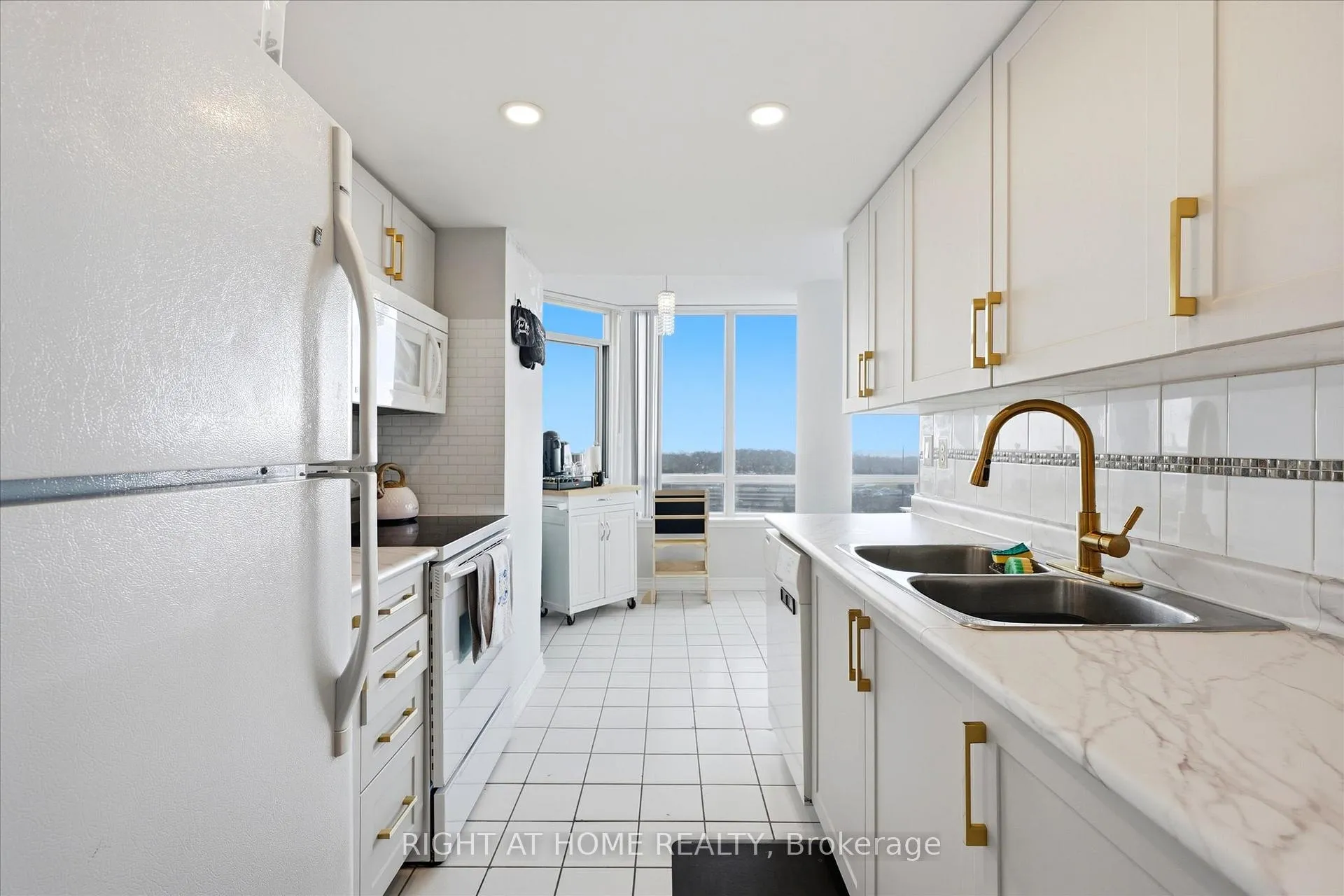 Photo 11 of Unit 824, 11753 Sheppard Avenue E, Scarborough, Rouge — HOMEH