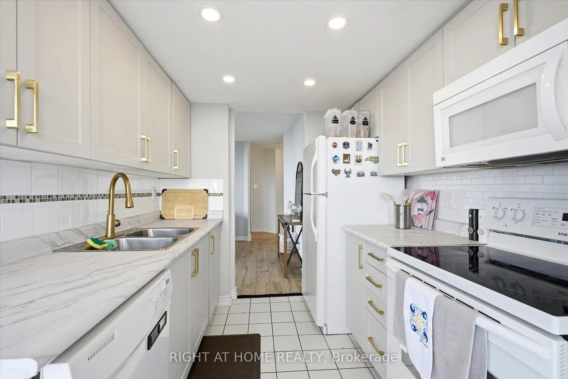 Photo 12 of Unit 824, 11753 Sheppard Avenue E, Scarborough, Rouge — HOMEH