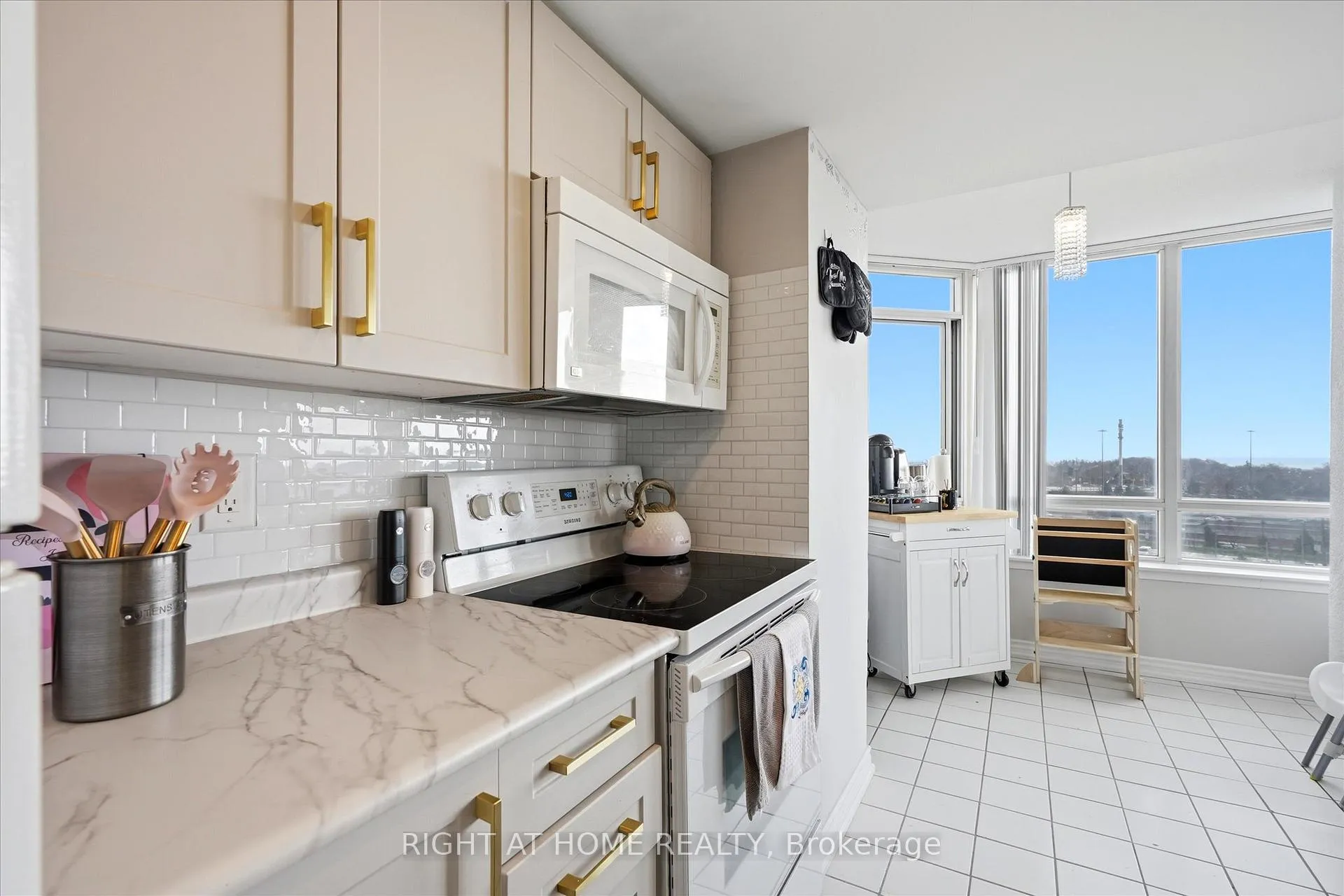 Photo 13 of Unit 824, 11753 Sheppard Avenue E, Scarborough, Rouge — HOMEH