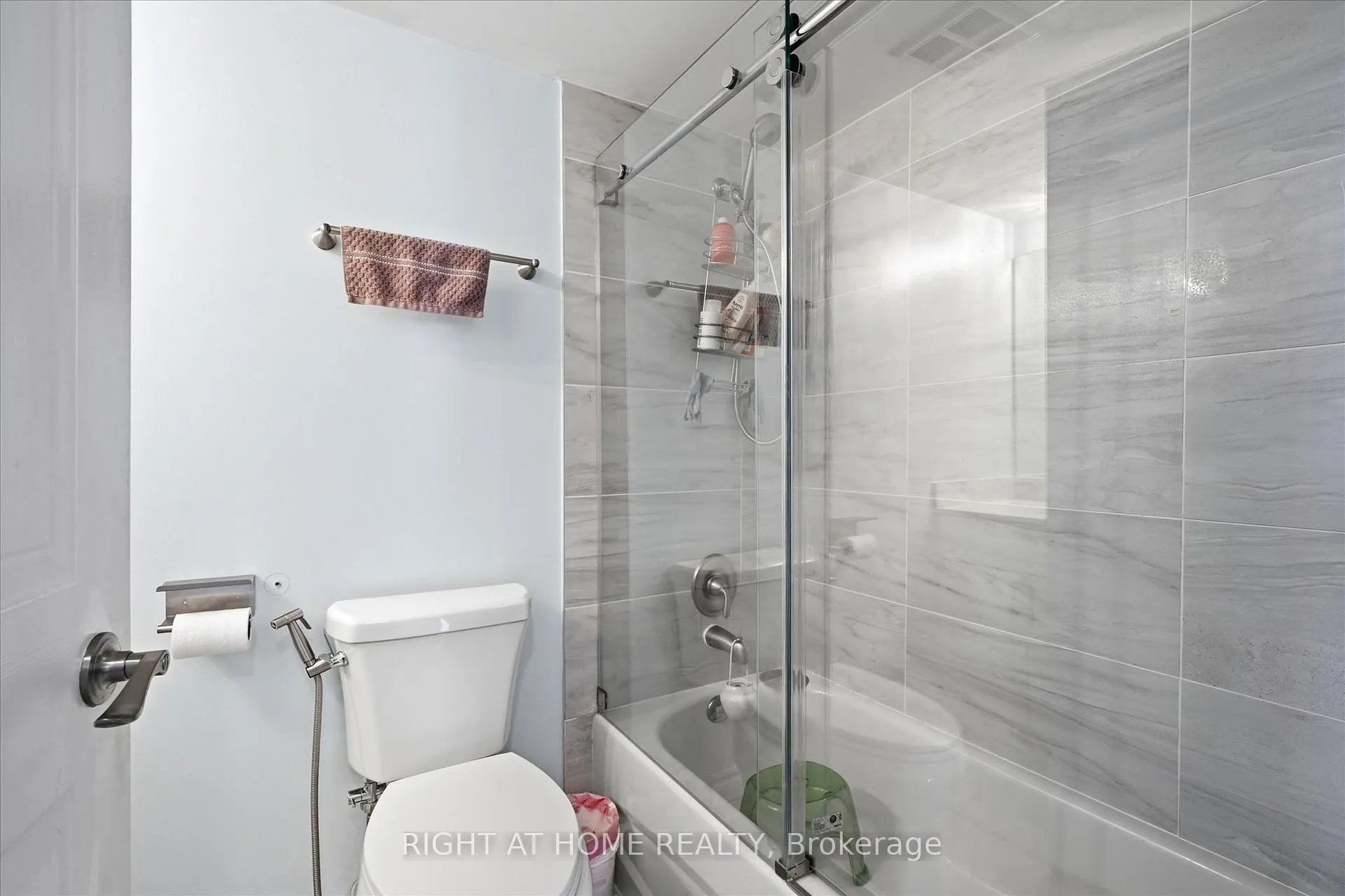 Photo 24 of Unit 824, 11753 Sheppard Avenue E, Scarborough, Rouge — HOMEH