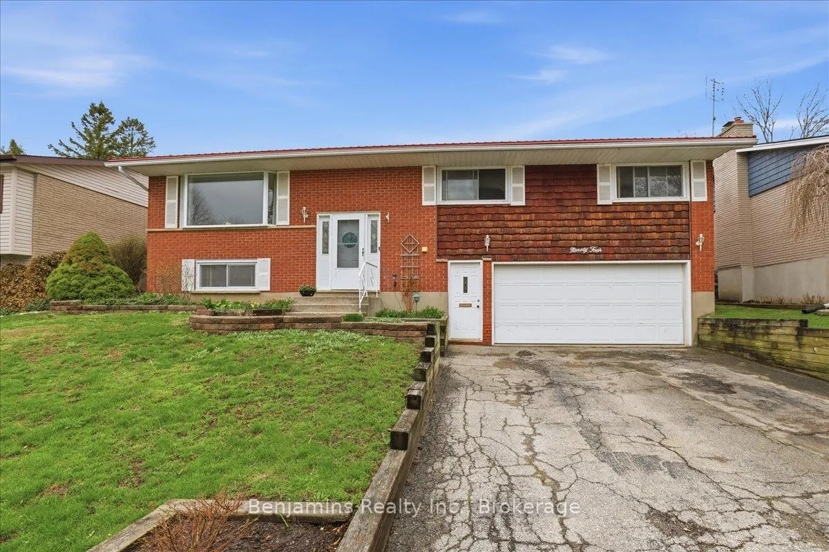 Photo 1 of 94 Colebrook Court, Kitchener — HOMEH