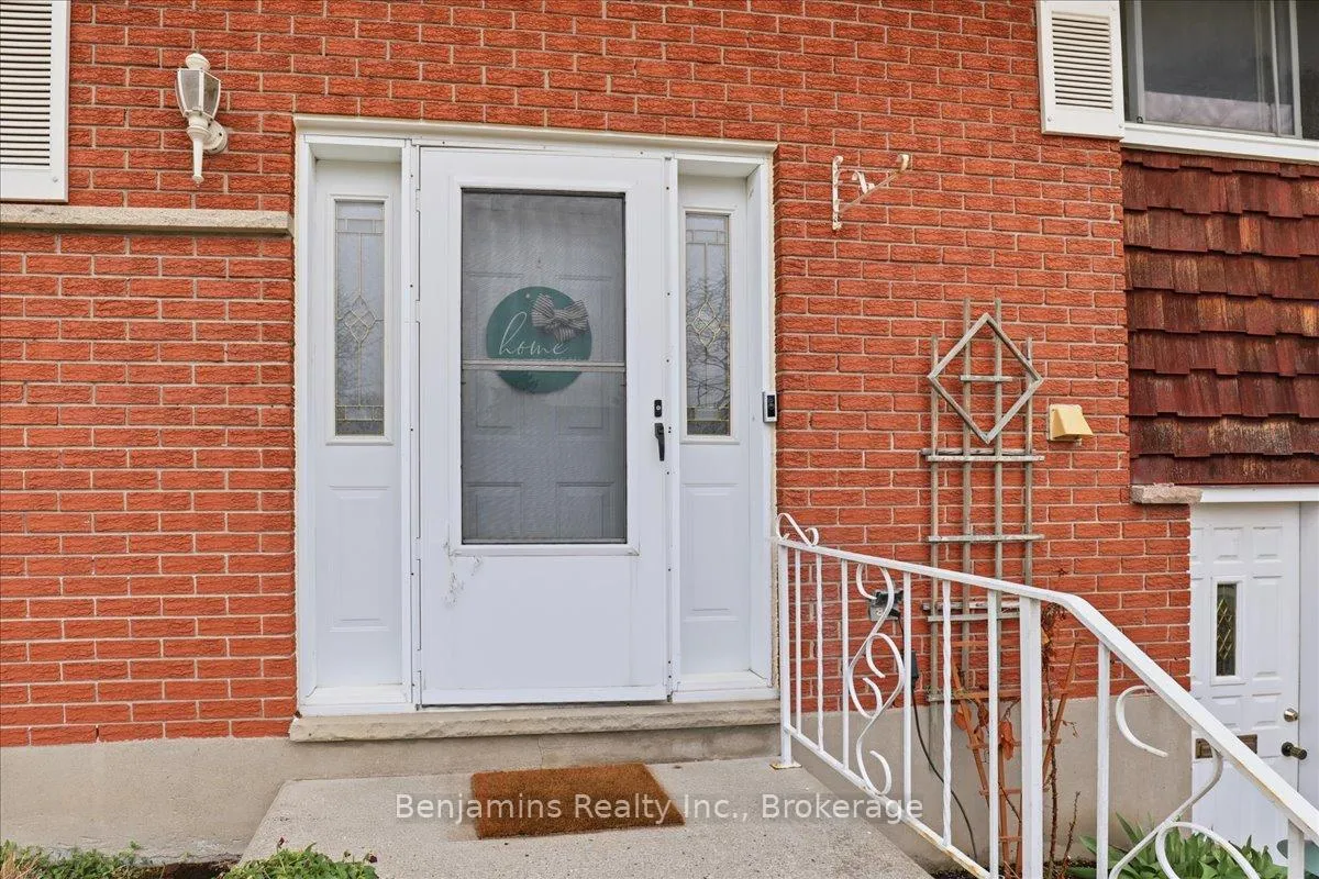 Photo 3 of 94 Colebrook Court, Kitchener — HOMEH