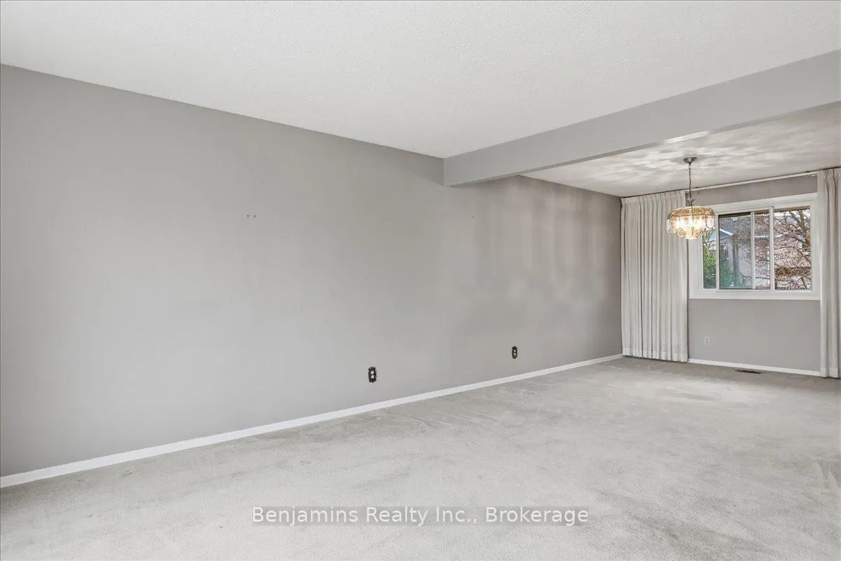 Photo 5 of 94 Colebrook Court, Kitchener — HOMEH