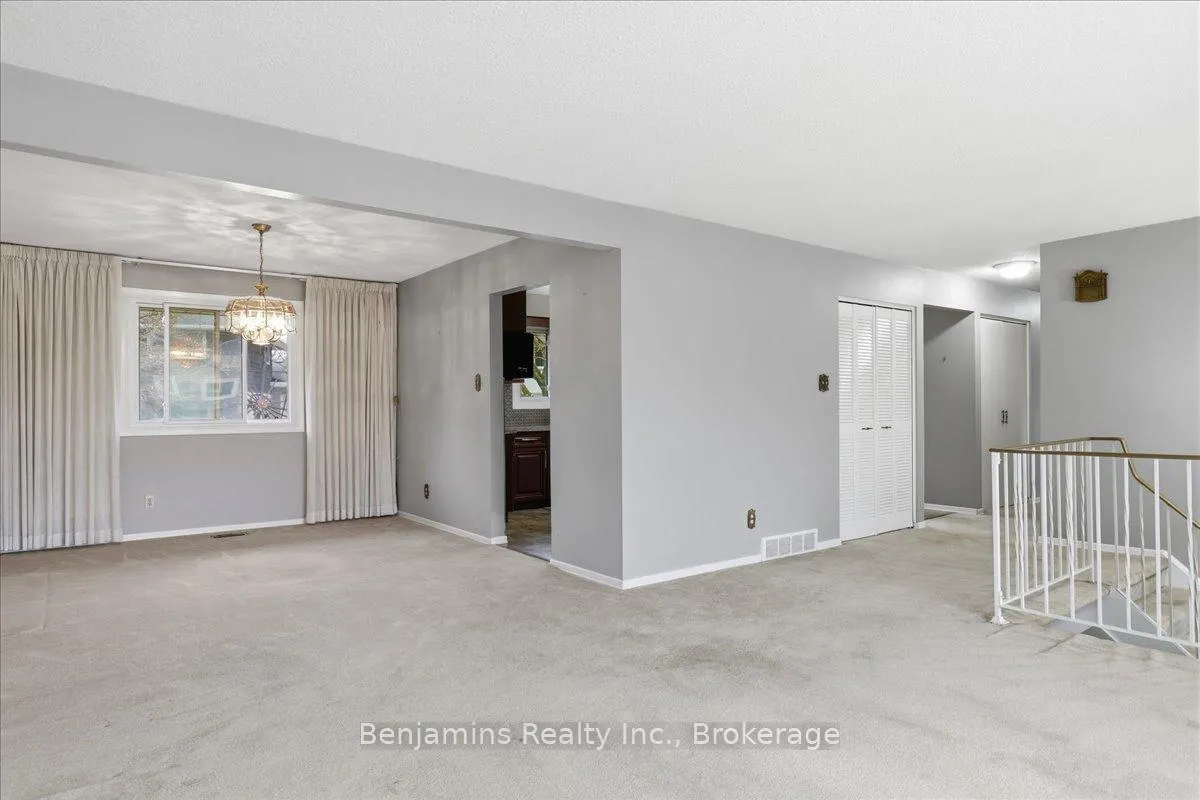 Photo 7 of 94 Colebrook Court, Kitchener — HOMEH