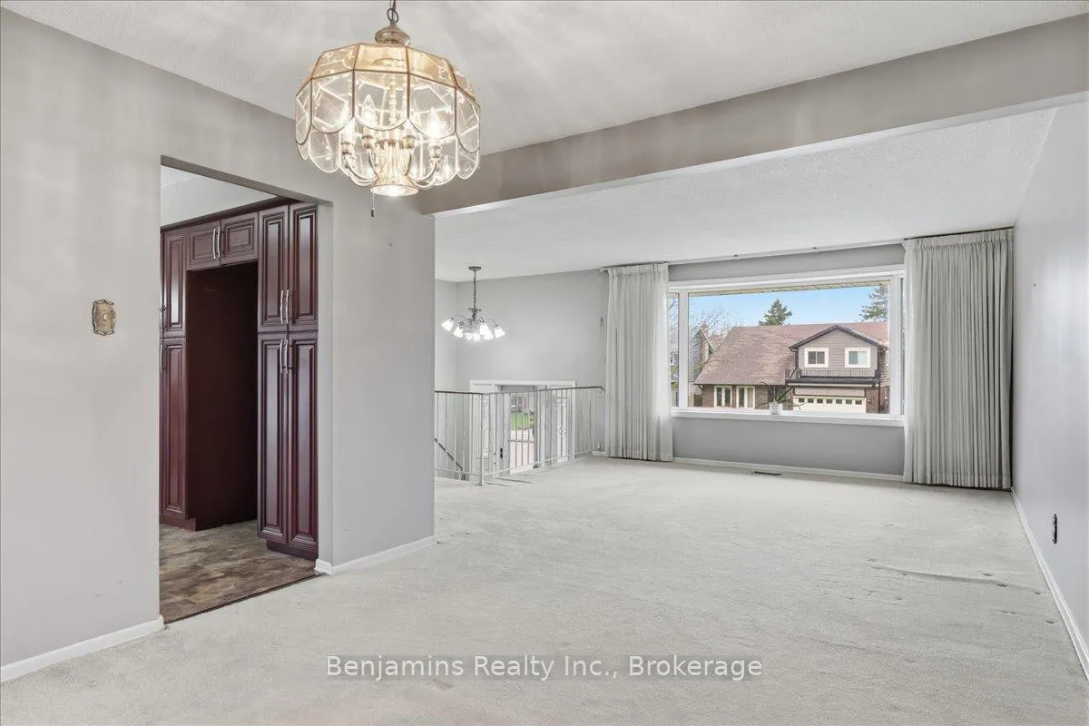 Photo 8 of 94 Colebrook Court, Kitchener — HOMEH