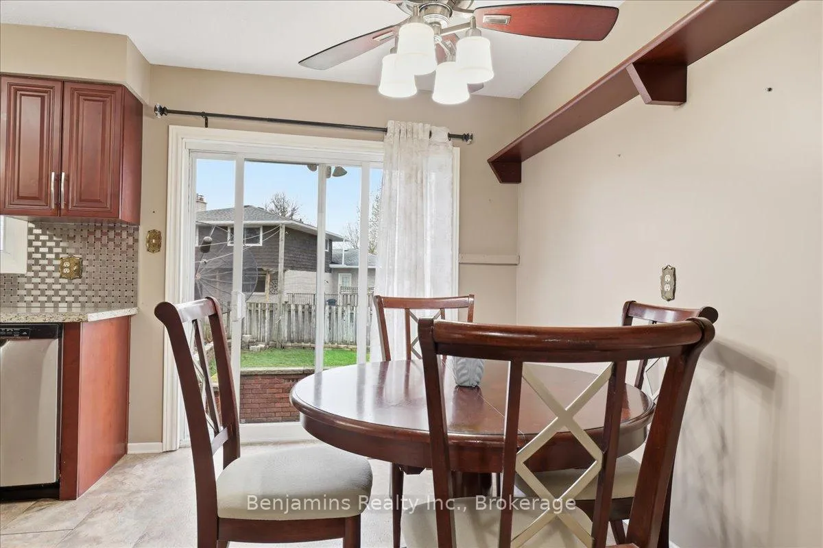 Photo 14 of 94 Colebrook Court, Kitchener — HOMEH