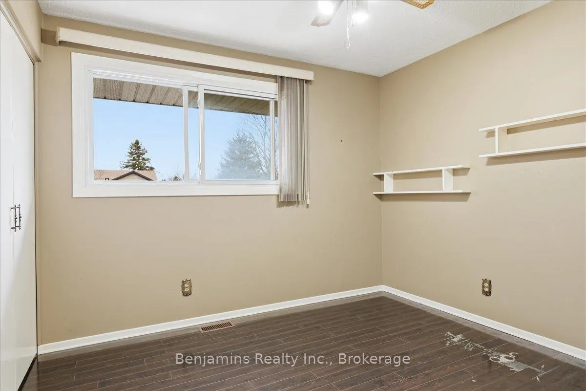 Photo 22 of 94 Colebrook Court, Kitchener — HOMEH