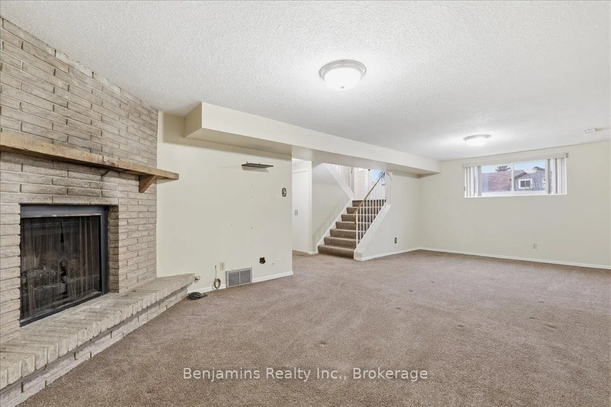 Photo 24 of 94 Colebrook Court, Kitchener — HOMEH