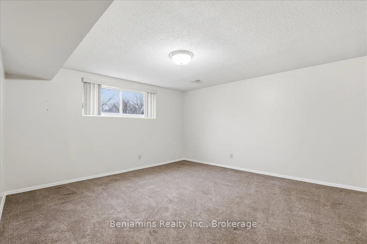 Photo 25 of 94 Colebrook Court, Kitchener — HOMEH