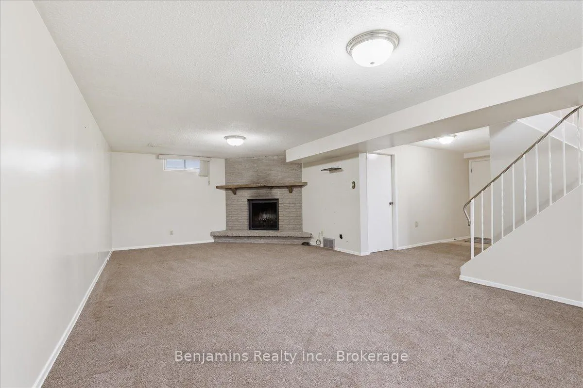 Photo 26 of 94 Colebrook Court, Kitchener — HOMEH