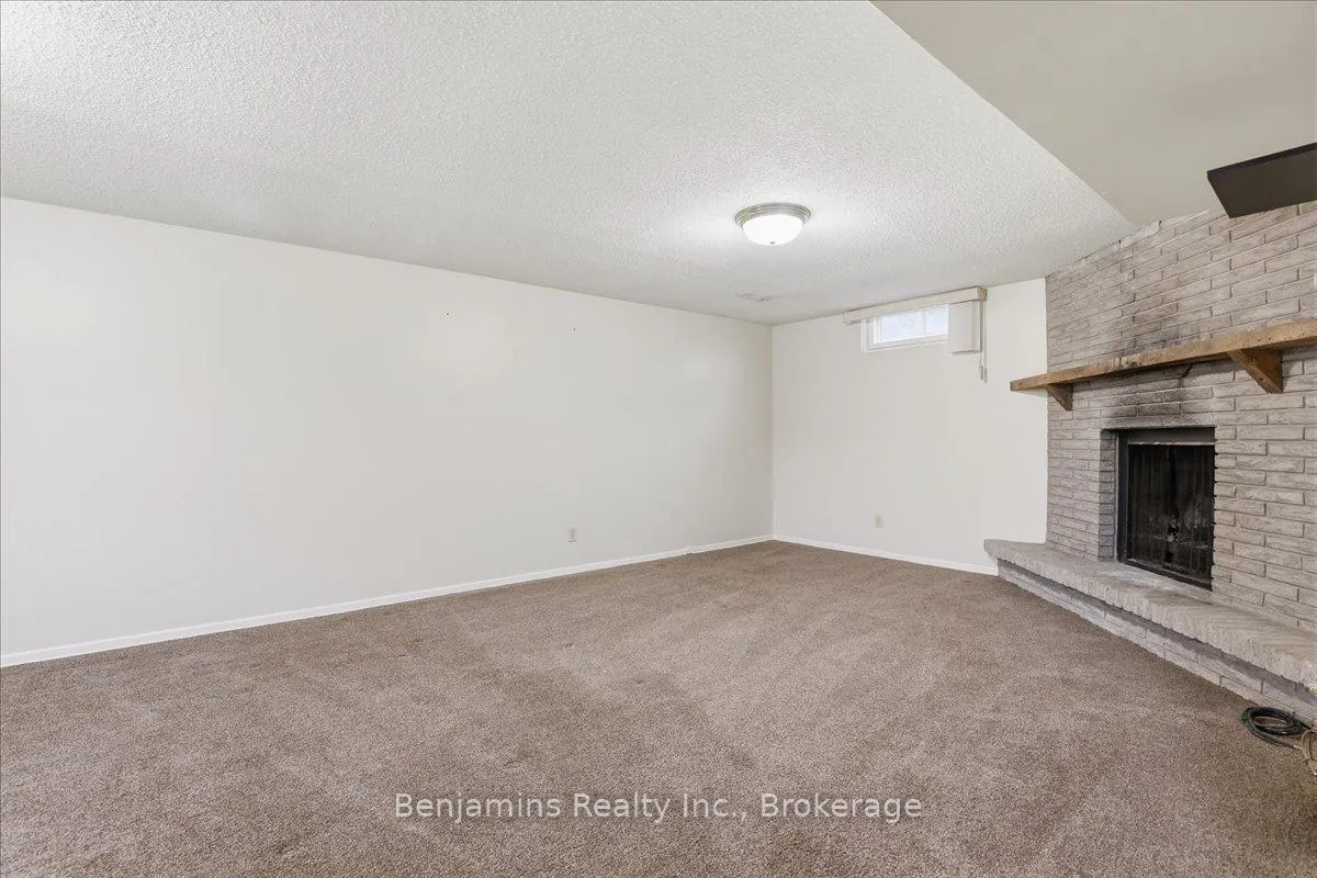 Photo 27 of 94 Colebrook Court, Kitchener — HOMEH