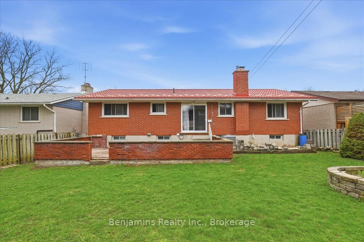 Photo 32 of 94 Colebrook Court, Kitchener — HOMEH