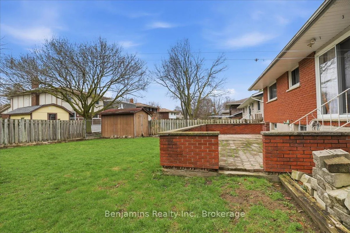 Photo 34 of 94 Colebrook Court, Kitchener — HOMEH